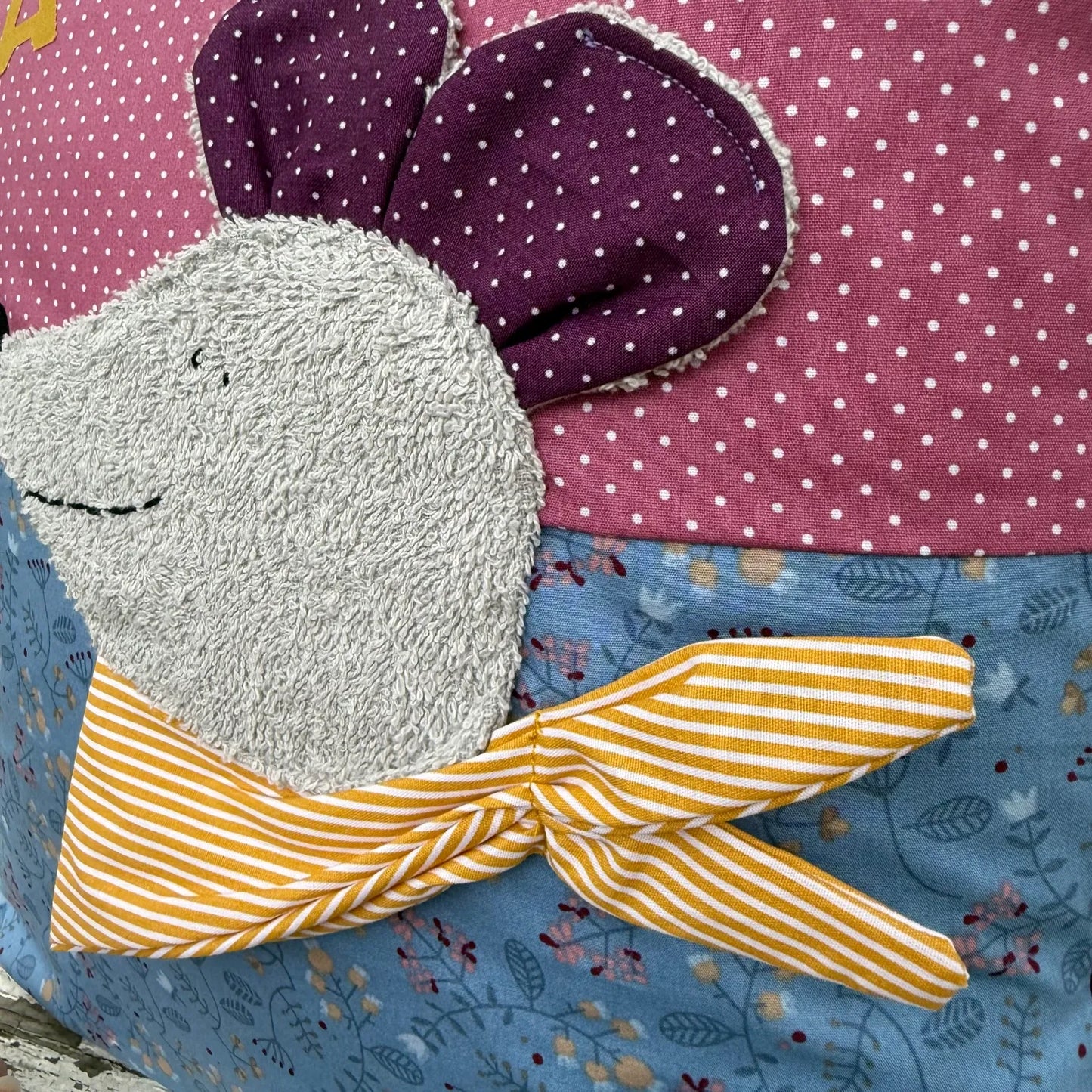 „Personalisiertes Maus Kuschelkissen 40x40 cm – Handgemachtes Namenskissen für Kinder, Geschenk zur Geburt & Taufe“