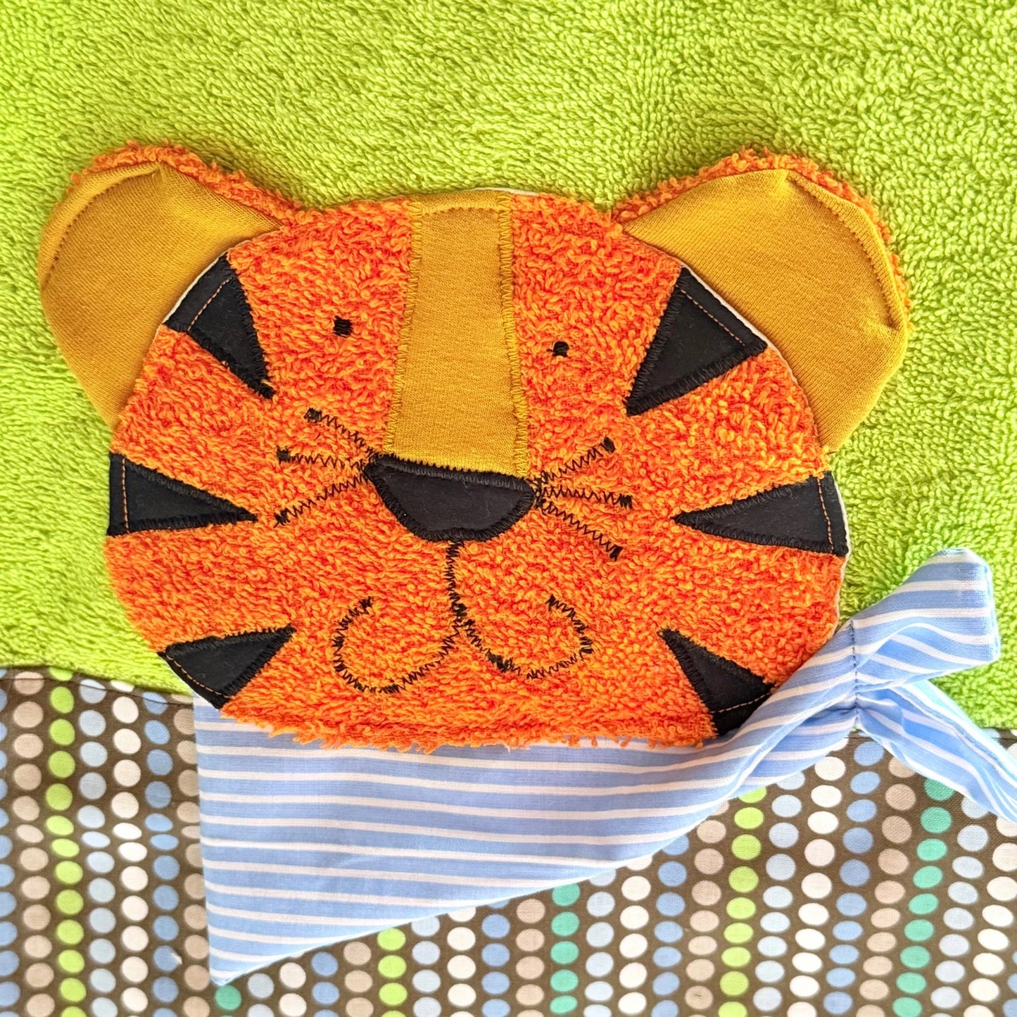 Personalisiertes Kinderhandtuch mit Namen & Tiger – handmade