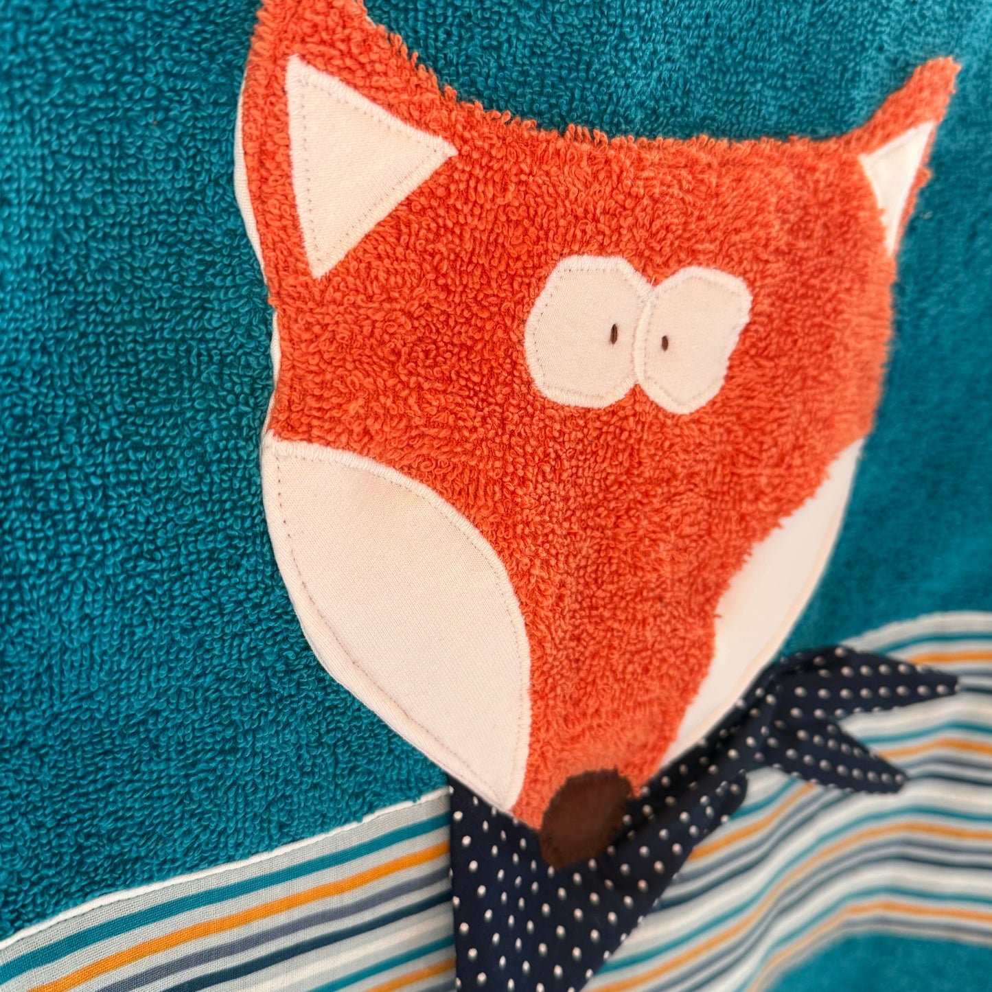 Personalisierbares Kinderhandtuch mit Fuchs – Name bestickt