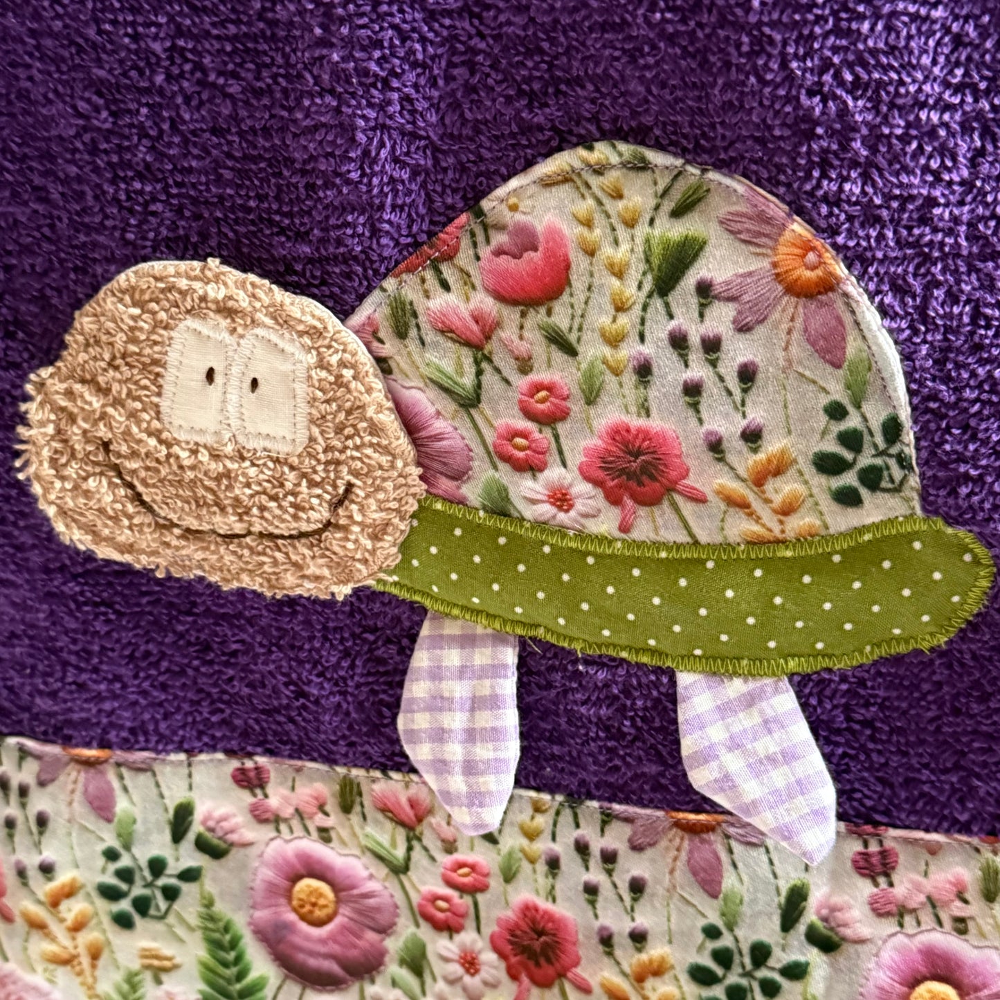 Personalisierbares Duschtuch 70x140 cm – Lila mit Schildkröte & Namen