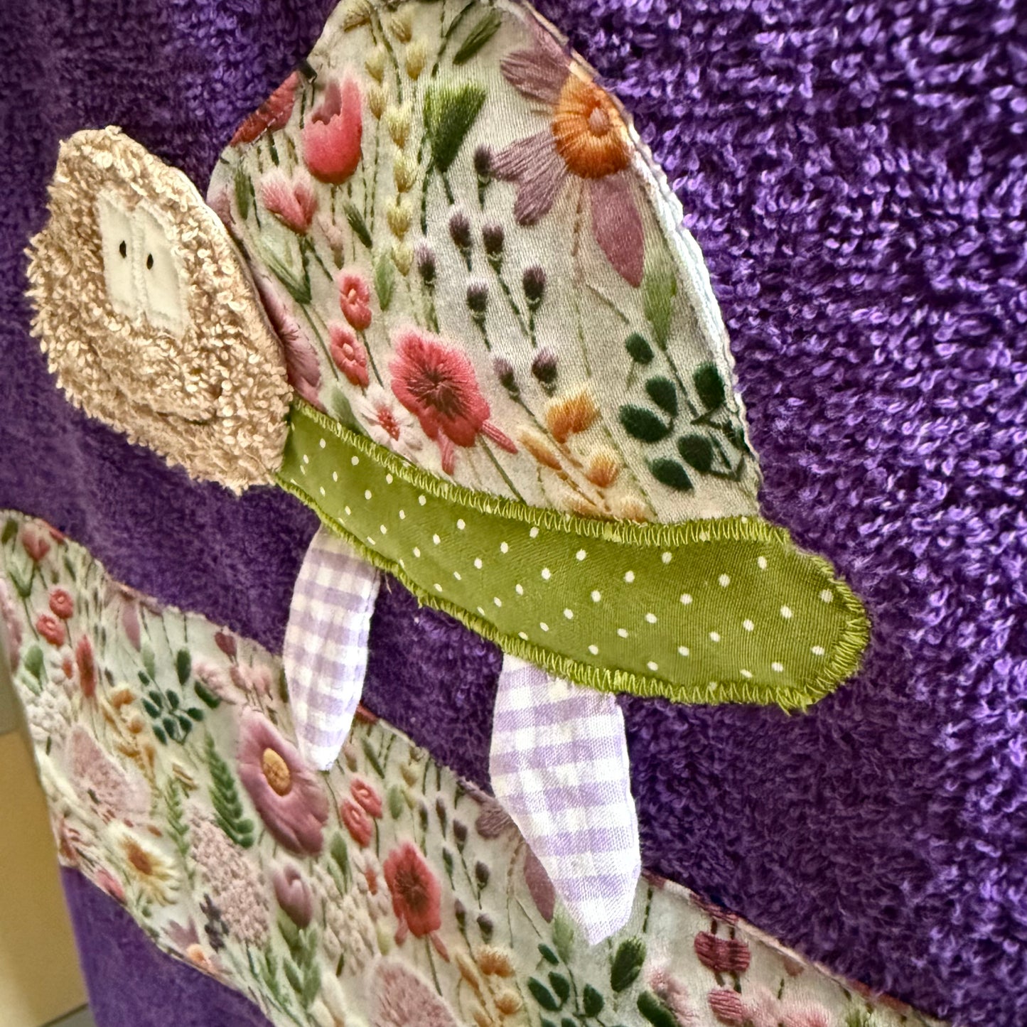 Personalisierbares Duschtuch 70x140 cm – Lila mit Schildkröte & Namen