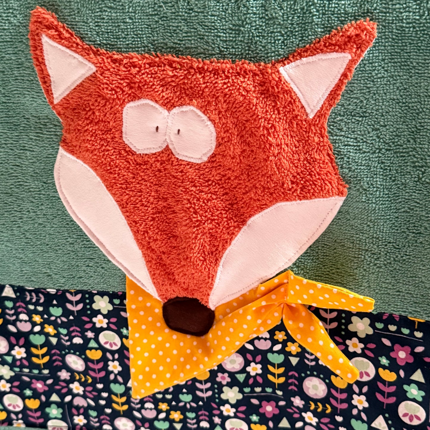 Grünes Duschtuch mit Fuchs – personalisiert mit Namen | Handtuch 70x140 cm