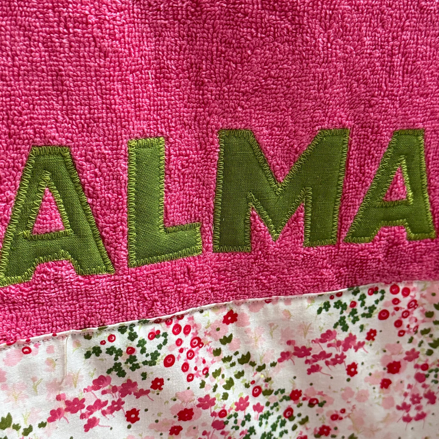 Handgemachtes Duschtuch für Kinder – Maus Motiv & Name – Rosa Handtuch Baby Geschenk personalisiert