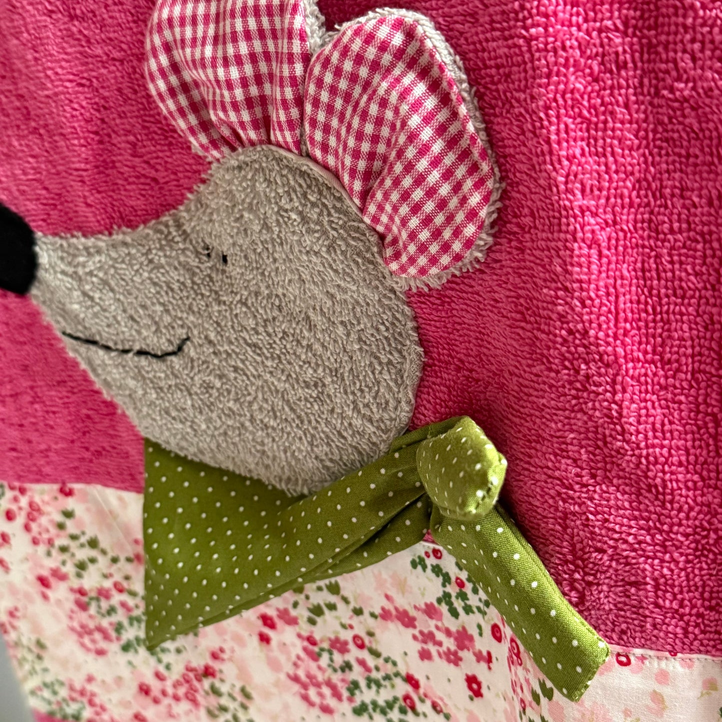 Handgemachtes Duschtuch für Kinder – Maus Motiv & Name – Rosa Handtuch Baby Geschenk personalisiert