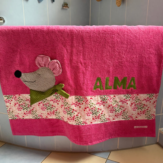 Handgemachtes Duschtuch für Kinder – Maus Motiv & Name – Rosa Handtuch Baby Geschenk personalisiert