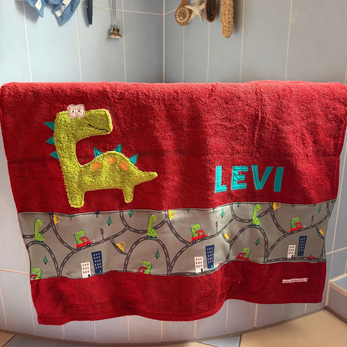 Personalisiertes Handtuch Dinosaurier für Kinder – Geschenkidee