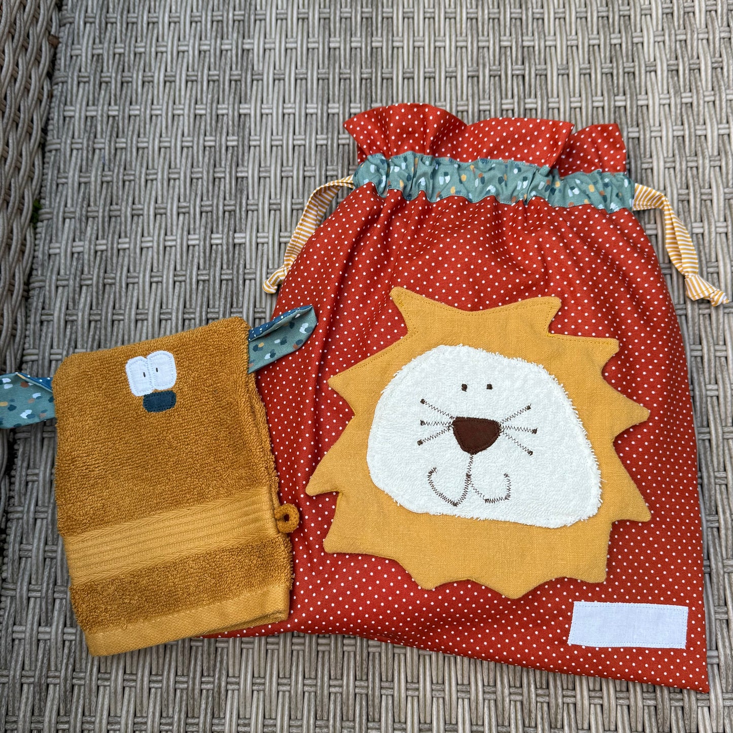 Waschhandschuh Monsterchen – handgemachter Kinder-Waschhandschuh aus Frottee | Lustig & weich