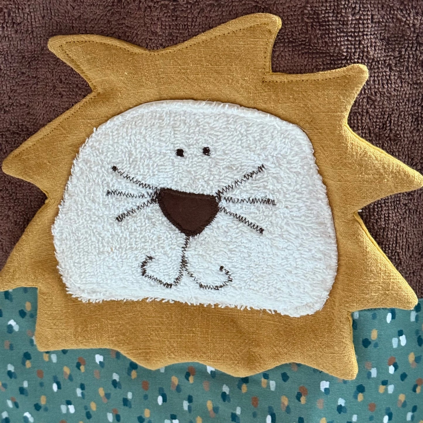 Duschtuch „Löwe“ – personalisiert, handgemacht & kuschelweich