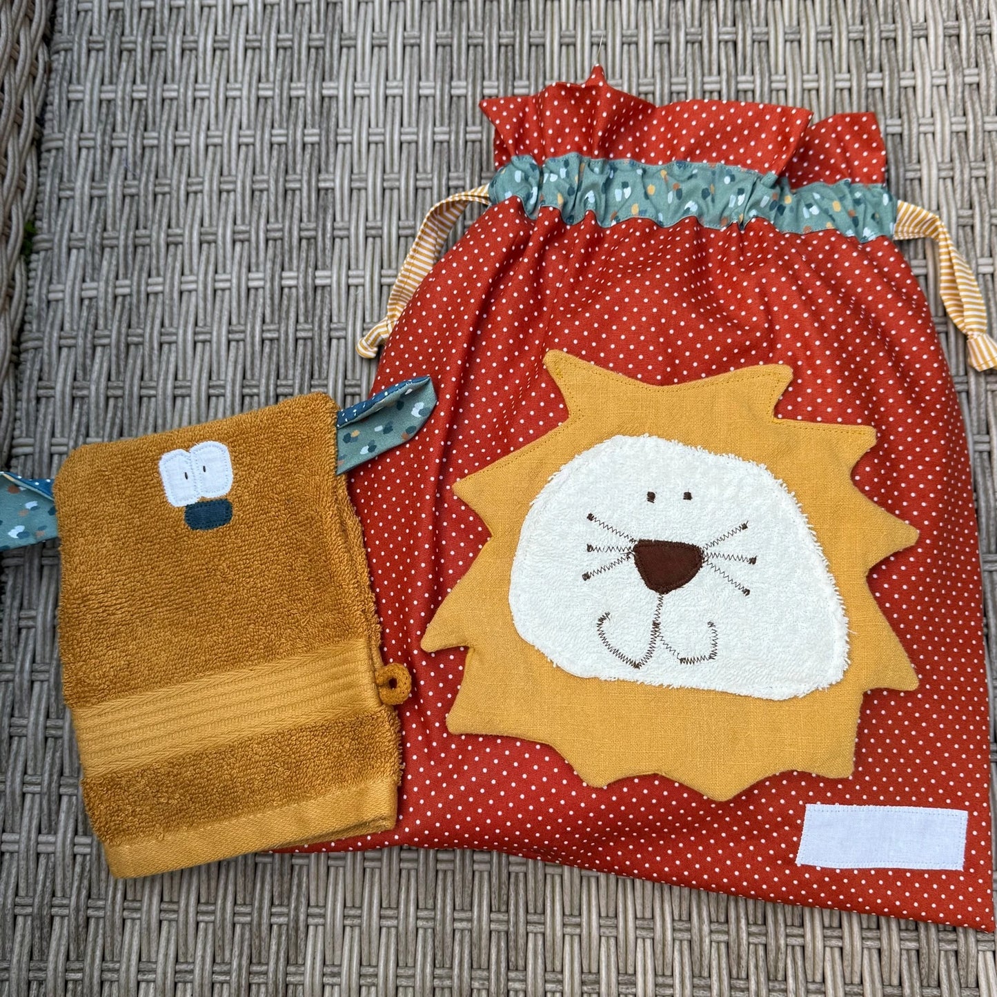 Wetbag „Löwe“ – personalisiert, handgemacht & wasserabweisend