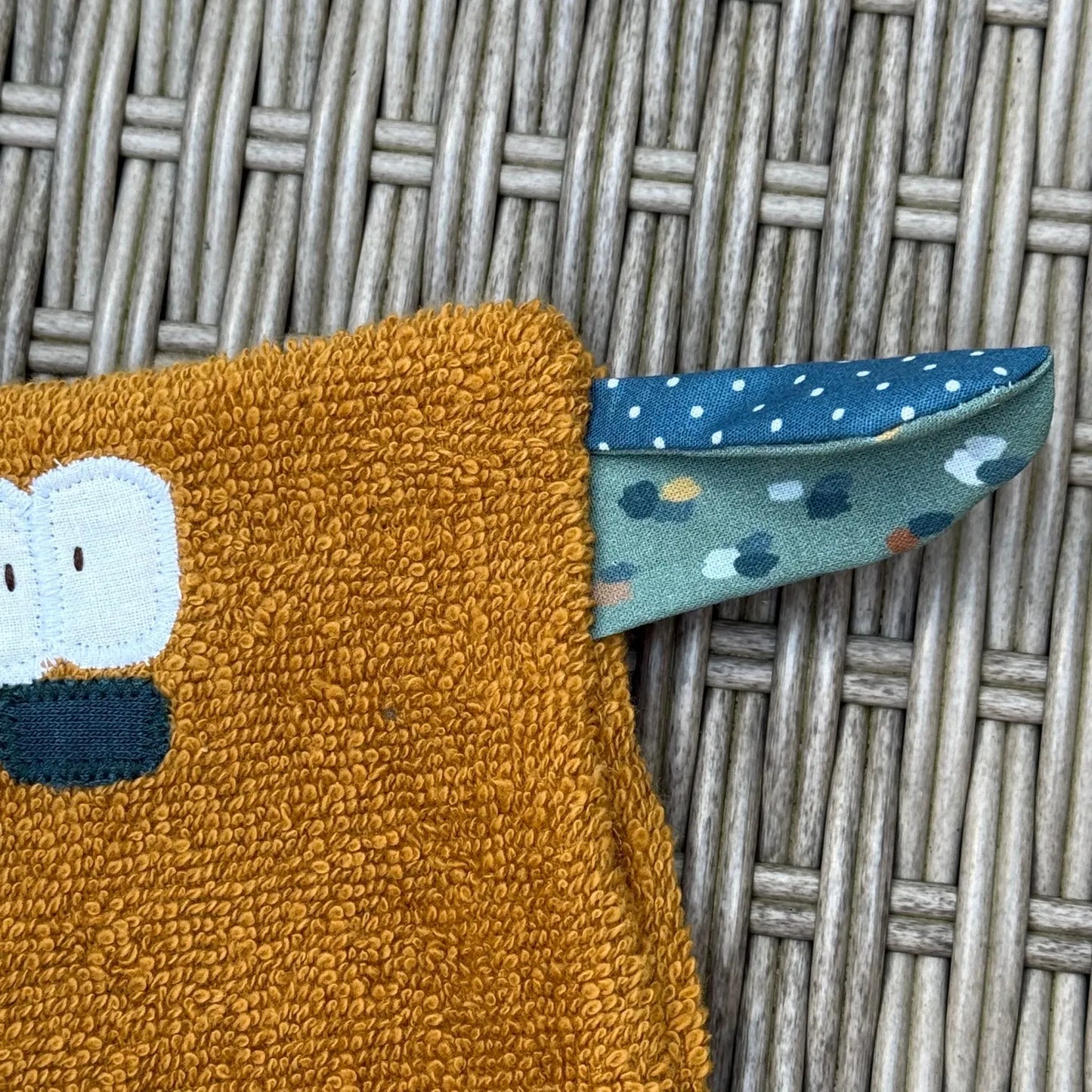 Waschhandschuh Monsterchen – handgemachter Kinder-Waschhandschuh aus Frottee | Lustig & weich