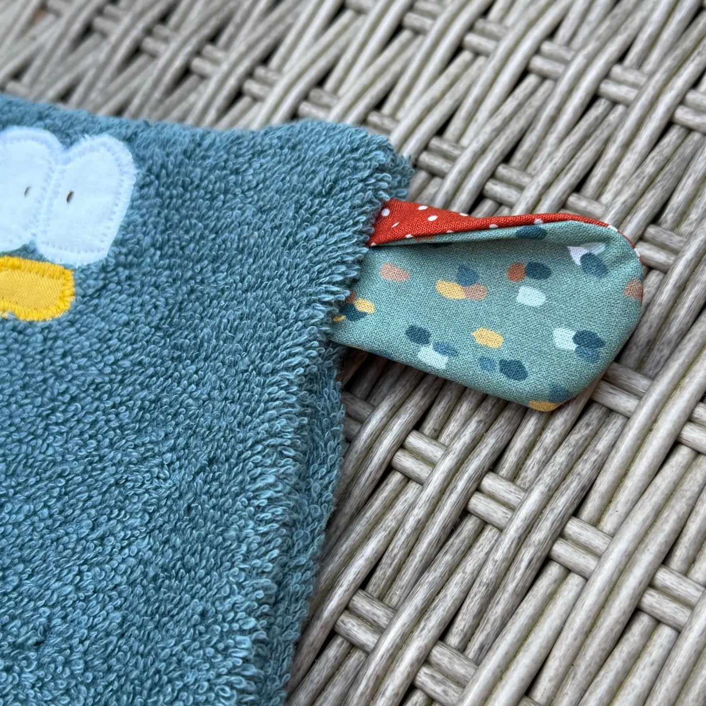 Waschhandschuh Monsterchen – handgemachter Kinder-Waschhandschuh aus Frottee | Lustig & weich