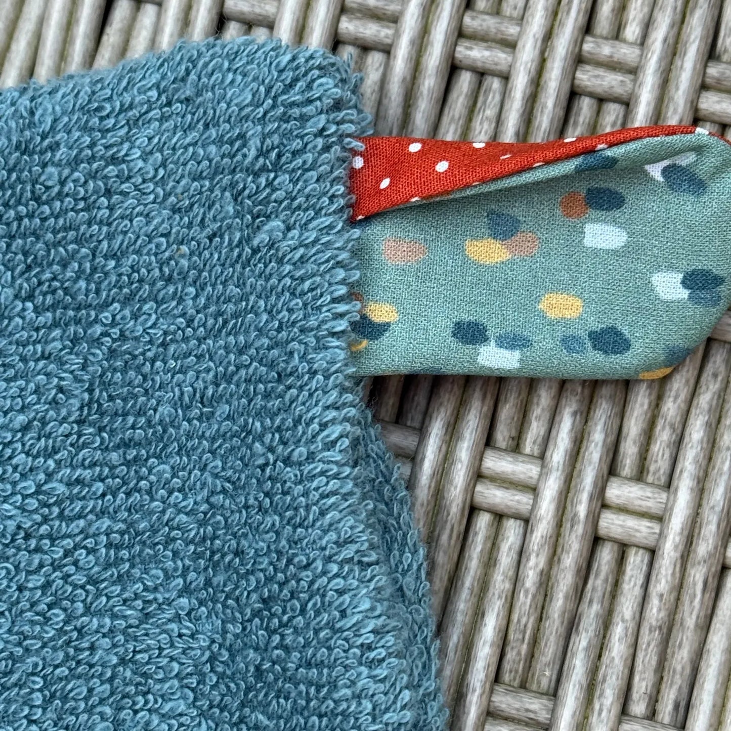 Waschhandschuh Monsterchen – handgemachter Kinder-Waschhandschuh aus Frottee | Lustig & weich