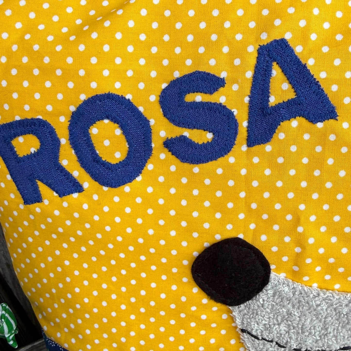 Handgemachtes Kinderkissen Maus -personalisierbar, bunt & kuschelig