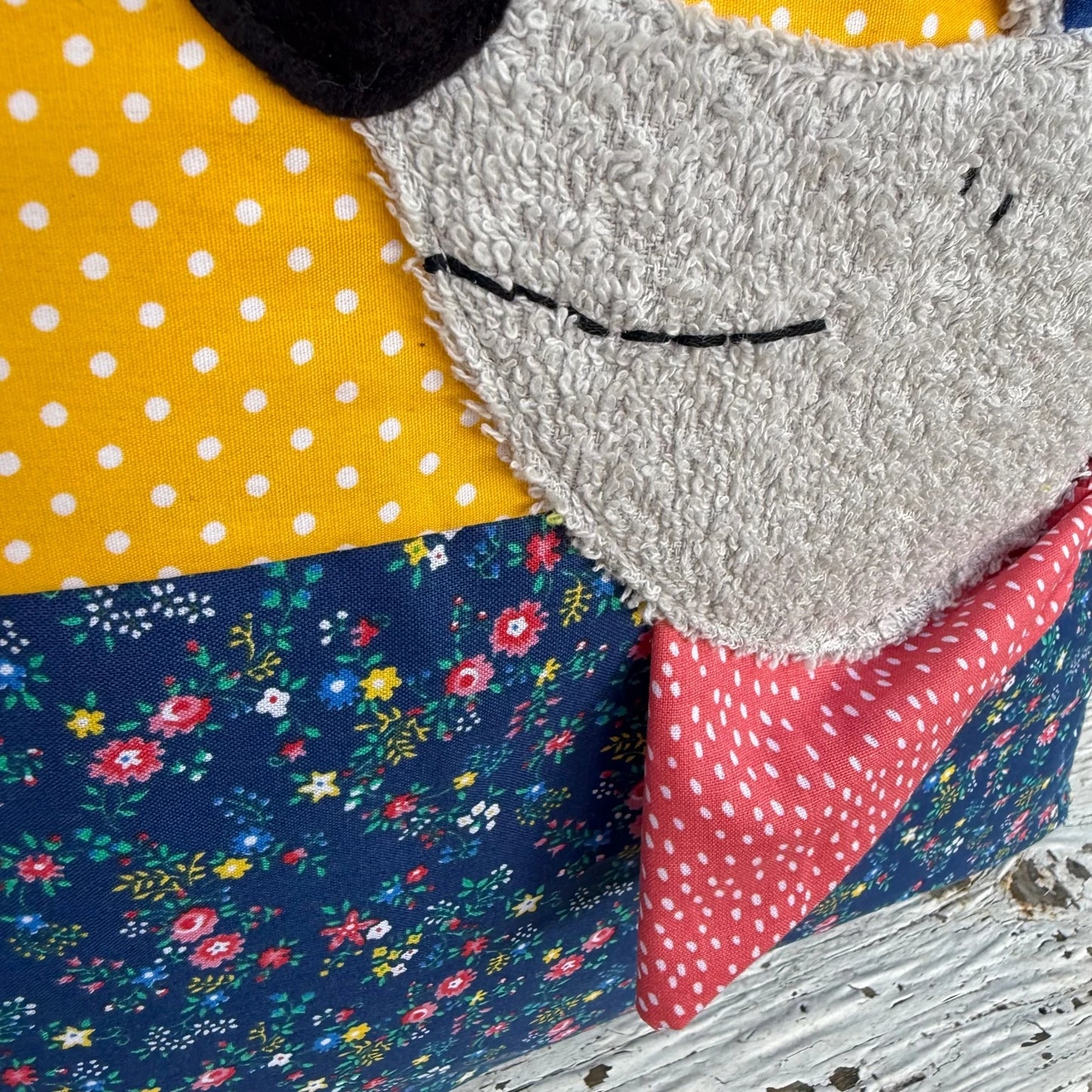 Handgemachtes Kinderkissen Maus -personalisierbar, bunt & kuschelig