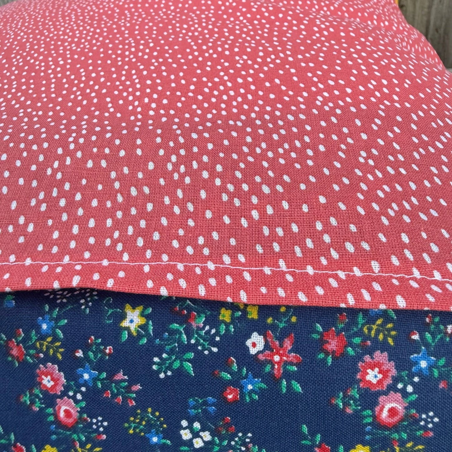 Handgemachtes Kinderkissen Maus -personalisierbar, bunt & kuschelig