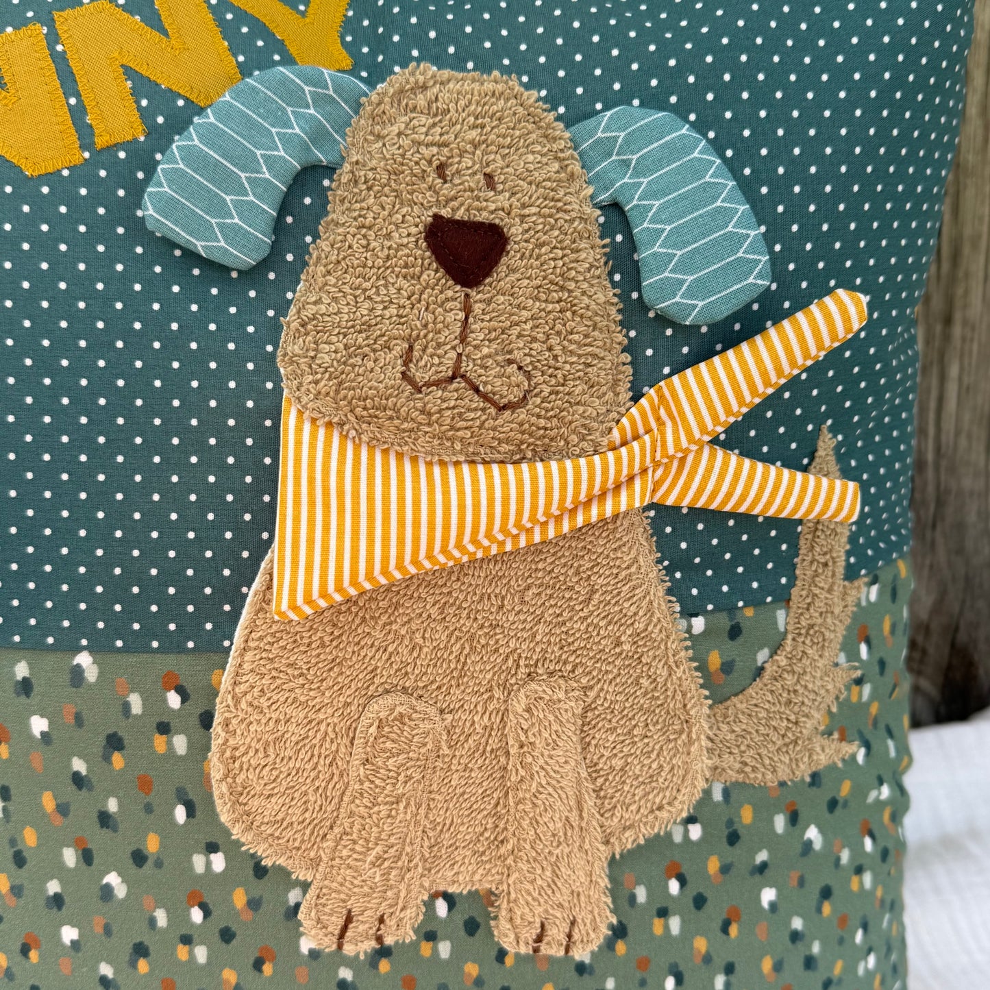 Kissen Hund salbeigrün mit Namen – personalisiertes Kuschelkissen 40x40 cm