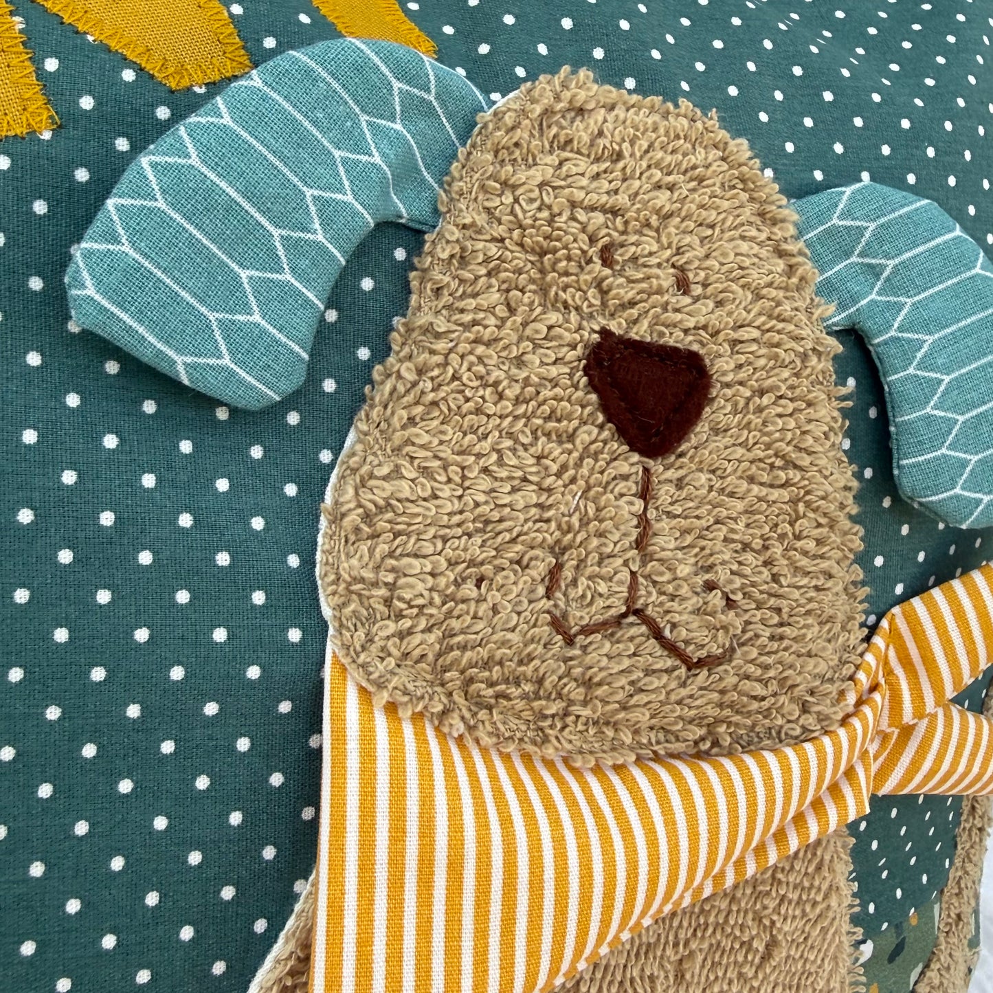 Kissen Hund salbeigrün mit Namen – personalisiertes Kuschelkissen 40x40 cm