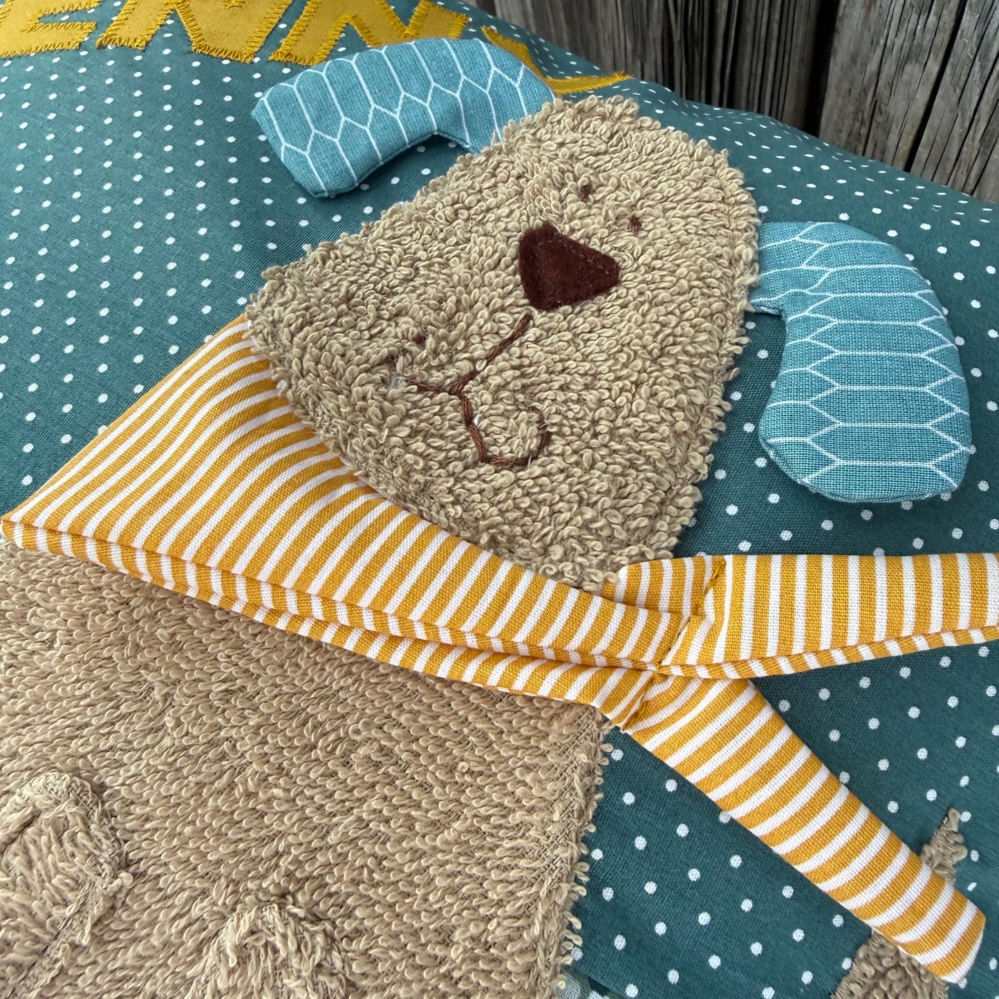 Kissen Hund salbeigrün mit Namen – personalisiertes Kuschelkissen 40x40 cm