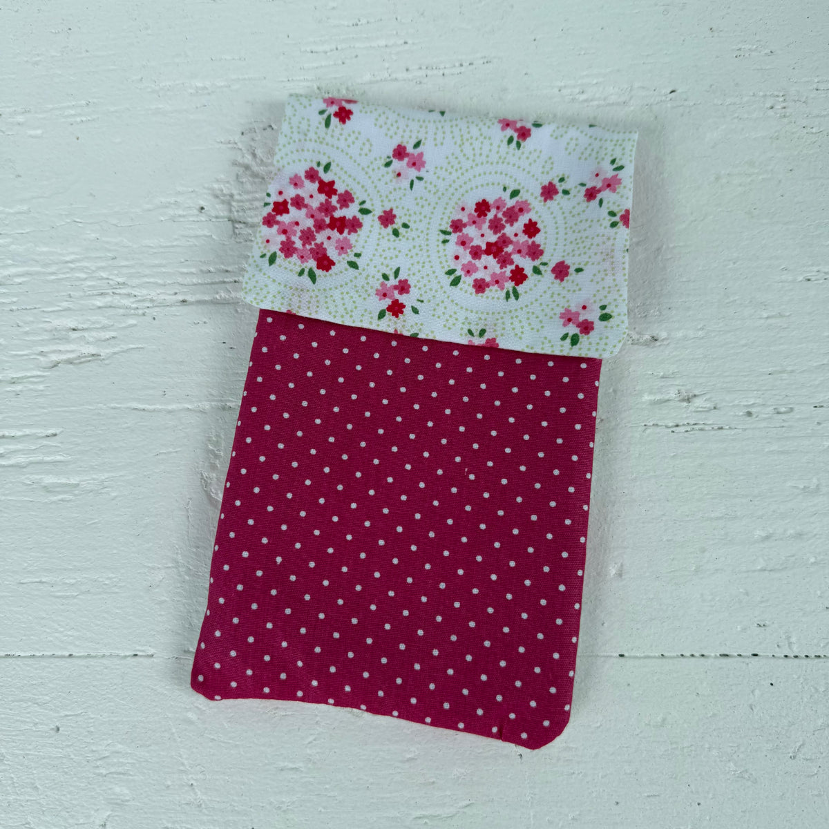 Handytasche aus Stoff – gepolstert, mit Blumen & Punkten in Pink