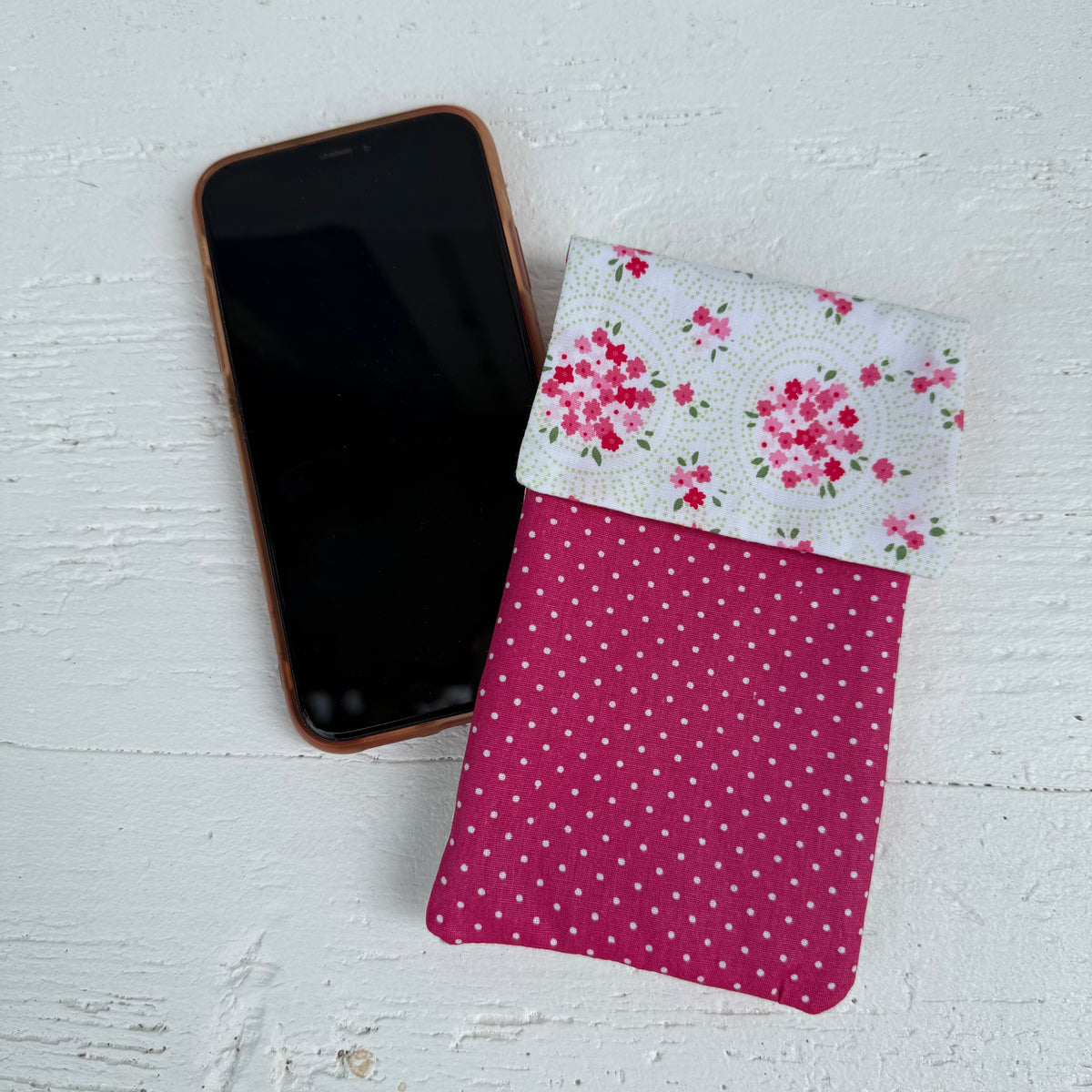 Handytasche aus Stoff – gepolstert, mit Blumen & Punkten in Pink