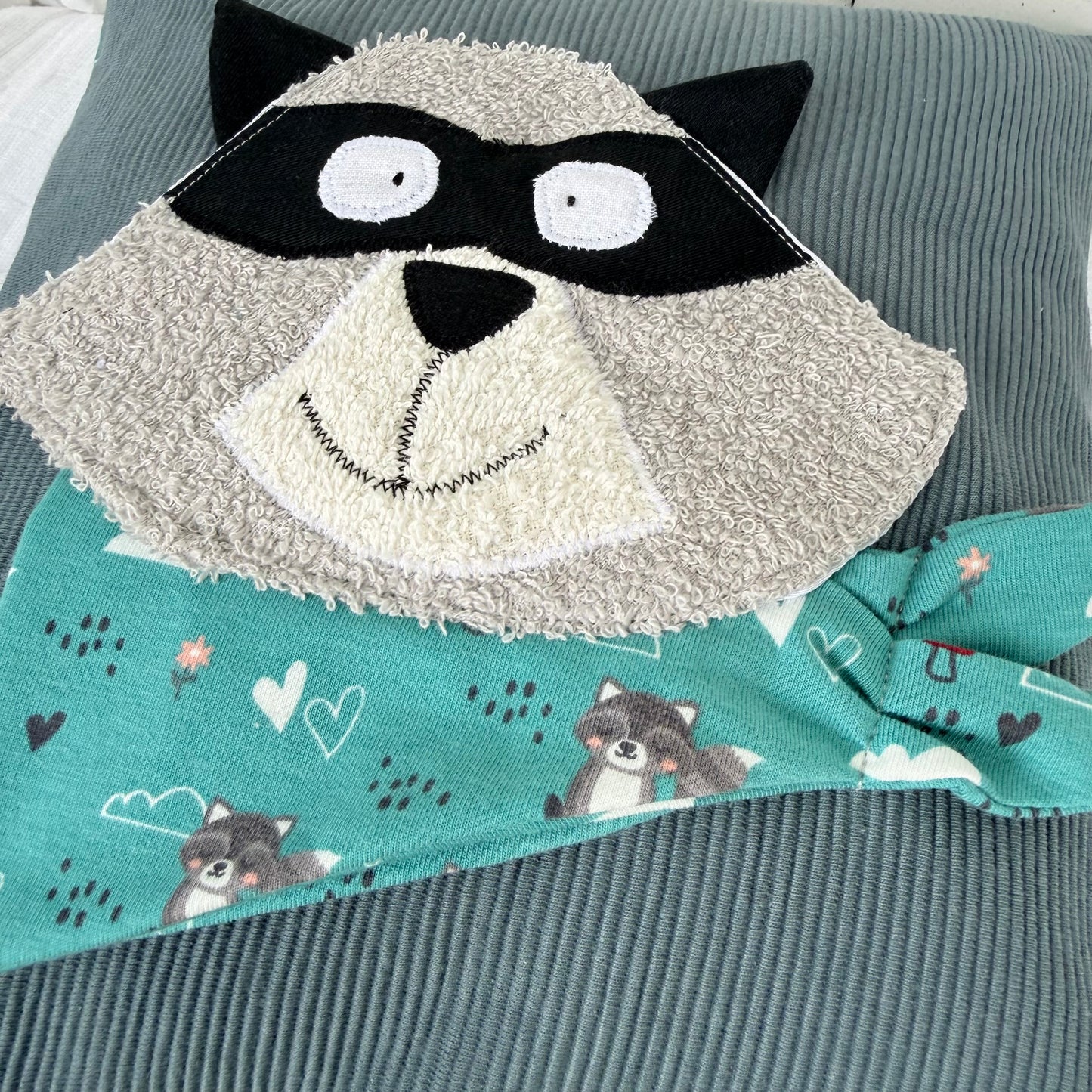 Reisekissen für Kinder Waschbär | Kissen 30x30 | Geschenk für Kindergartenstart