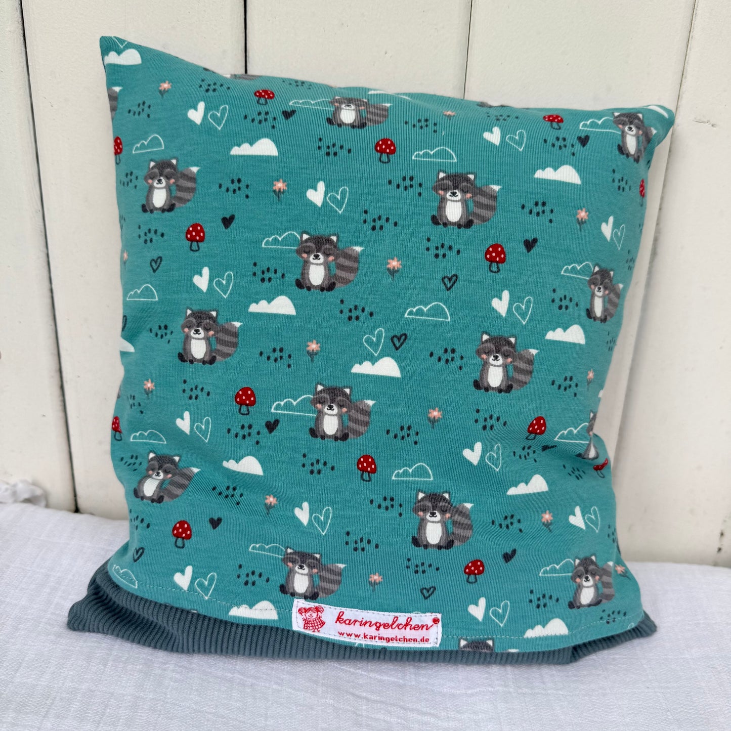 Reisekissen für Kinder Waschbär | Kissen 30x30 | Geschenk für Kindergartenstart