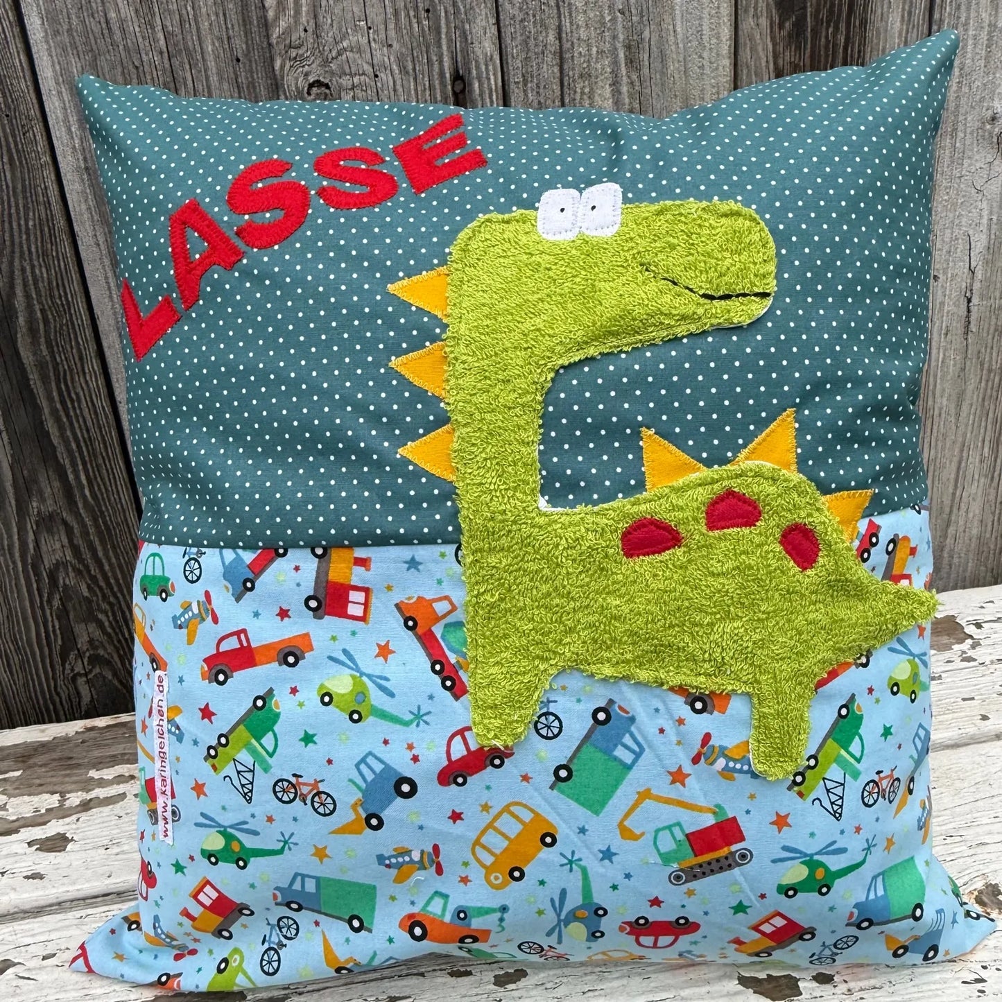 Personalisierbares Geschenkset für Kinder – Wetbag & Kissen mit Namen | Dino & Junge Motiv | Handmade Geschenk zur Geburt & Kita