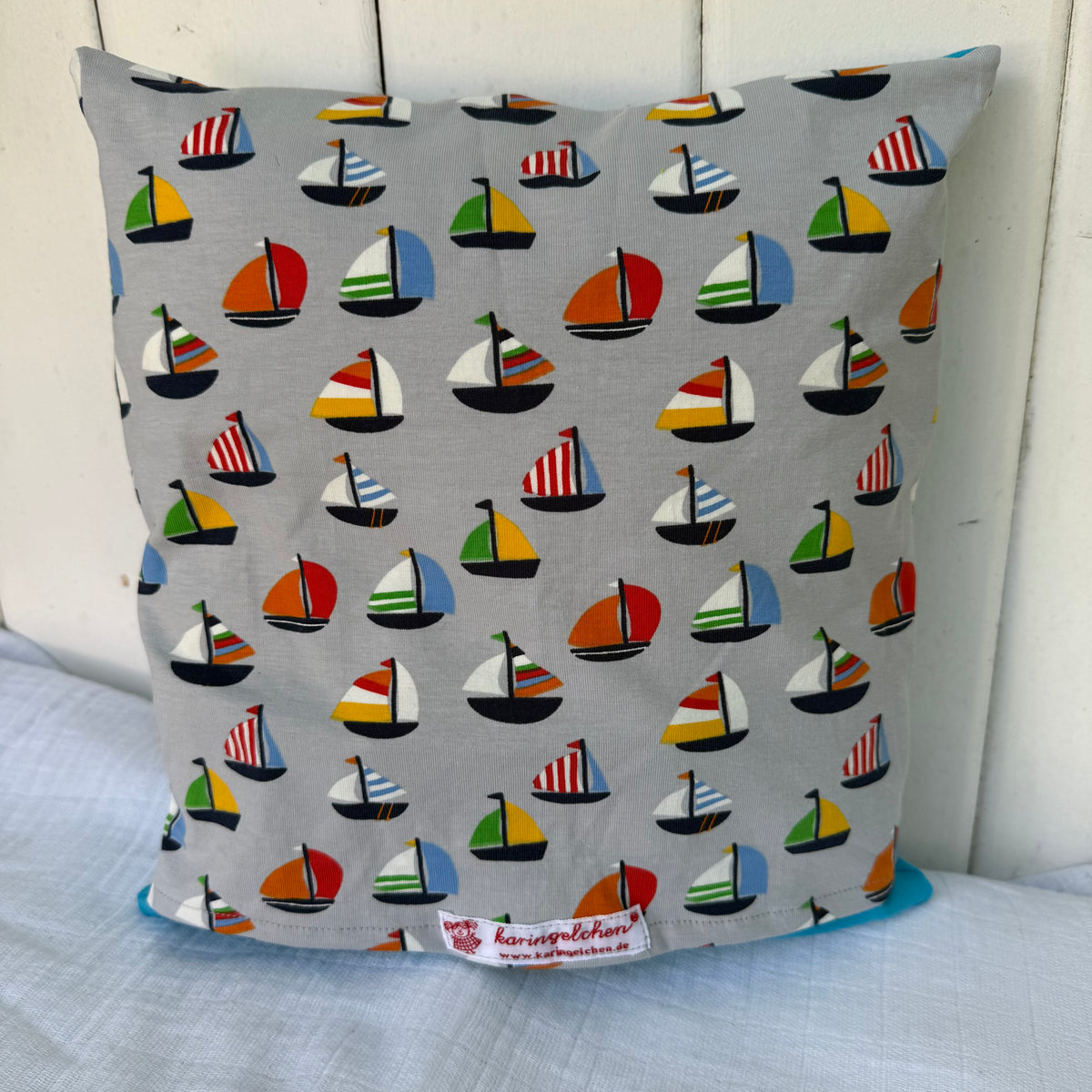 Reisekissen Tintenfisch 30x30 cm – Handgenähtes Kinderkissen für Auto, Urlaub & Ausflüge