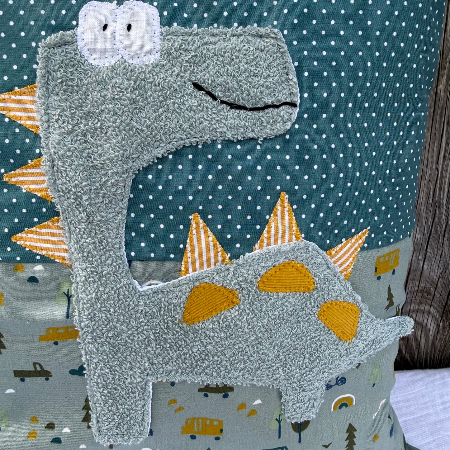 Dino Kuschelkissen für Jungen personalisiert mit Namen