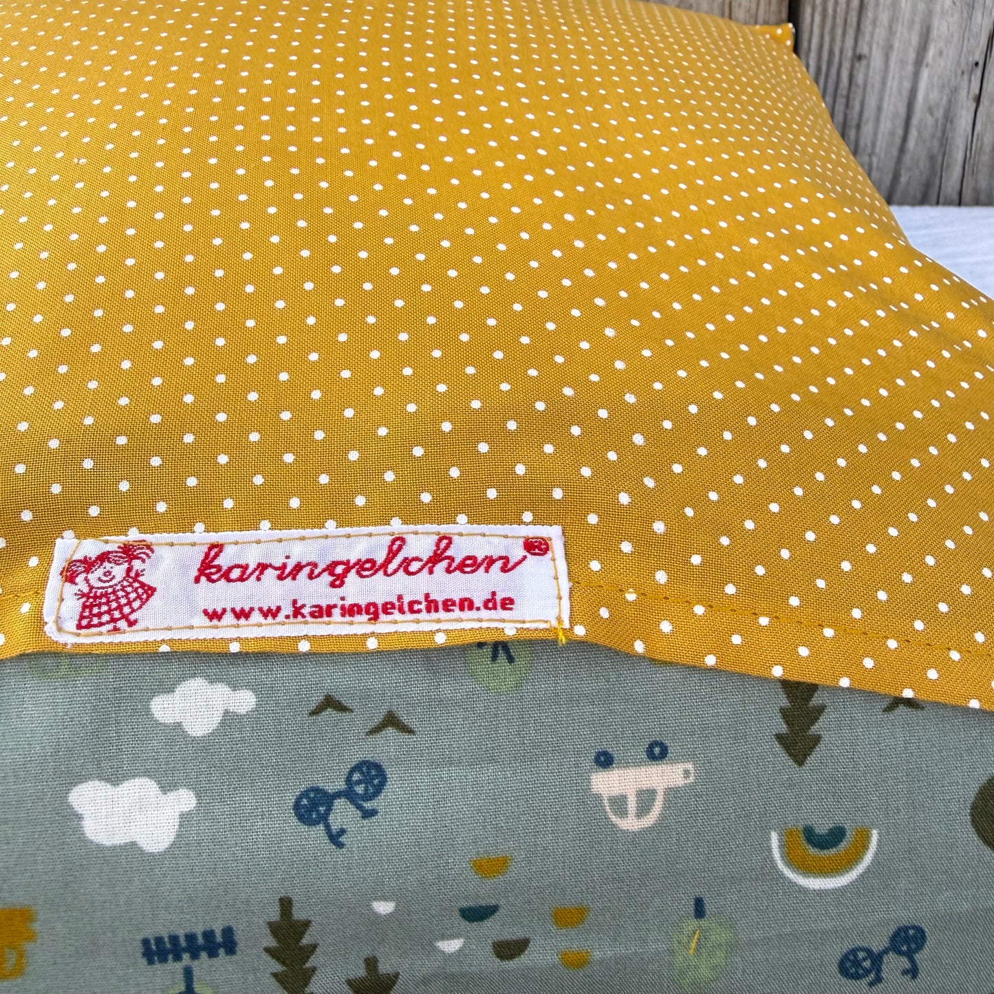 Dino Kuschelkissen für Jungen personalisiert mit Namen