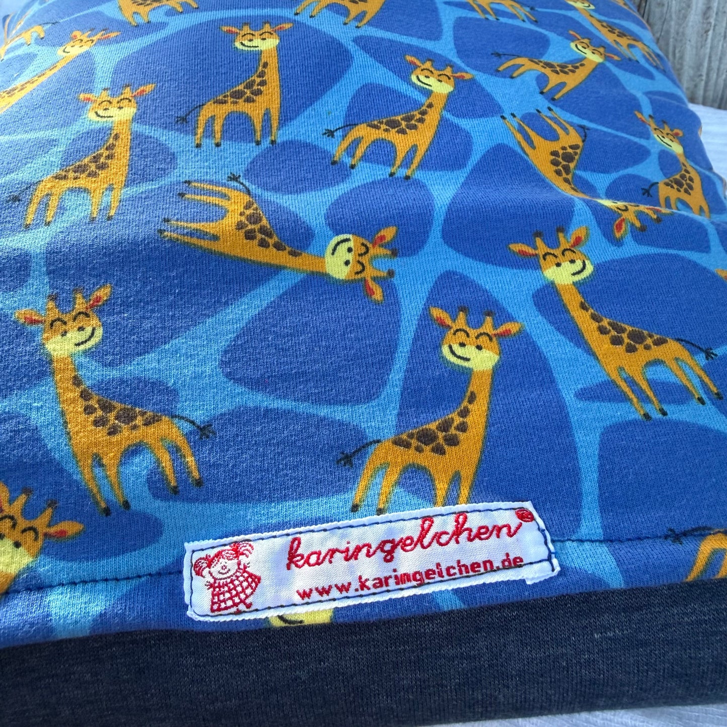 KINDERKISSEN Giraffe | Handgemachtes Reisekissen für Kinder 30x30