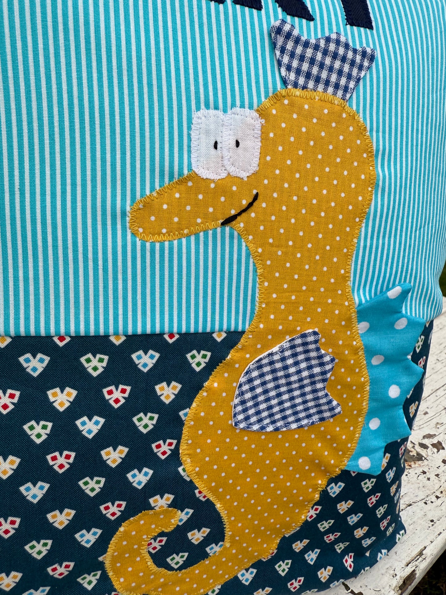 Kinderkissen „Seepferdchen“ – personalisiertes Namenskissen, maritim