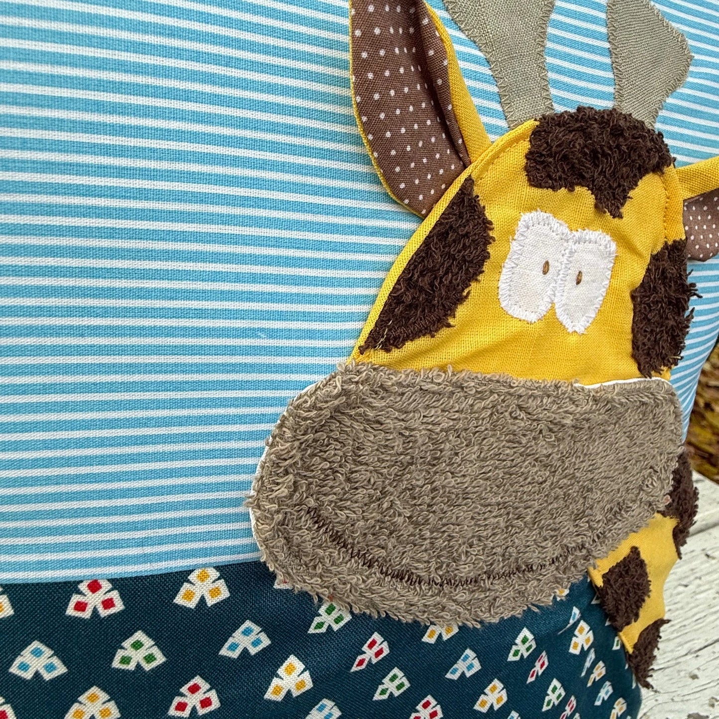 Personalisiertes Kinderkissen Giraffe mit Namen – Handmade Kuschelkissen