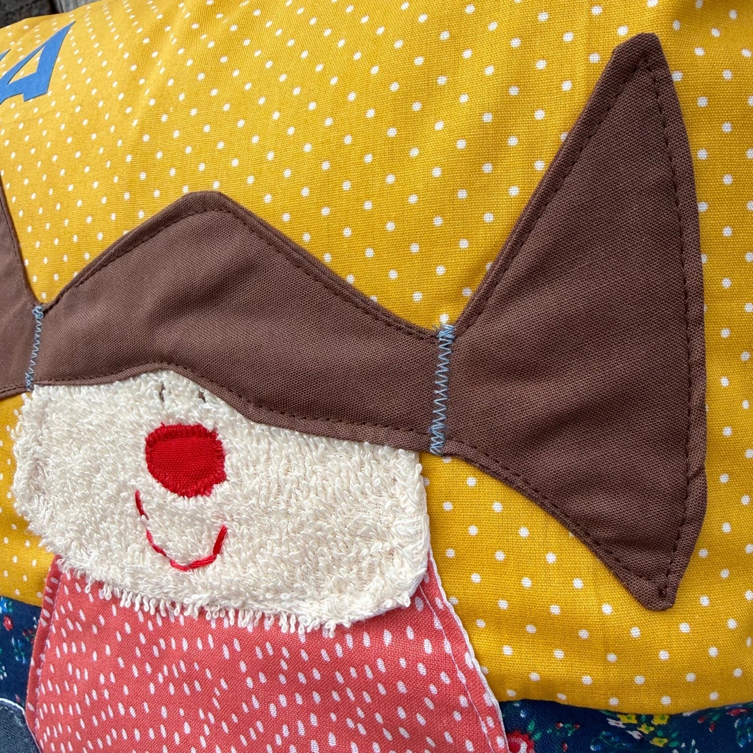 Zopfliese appliziert auf Baumwolle