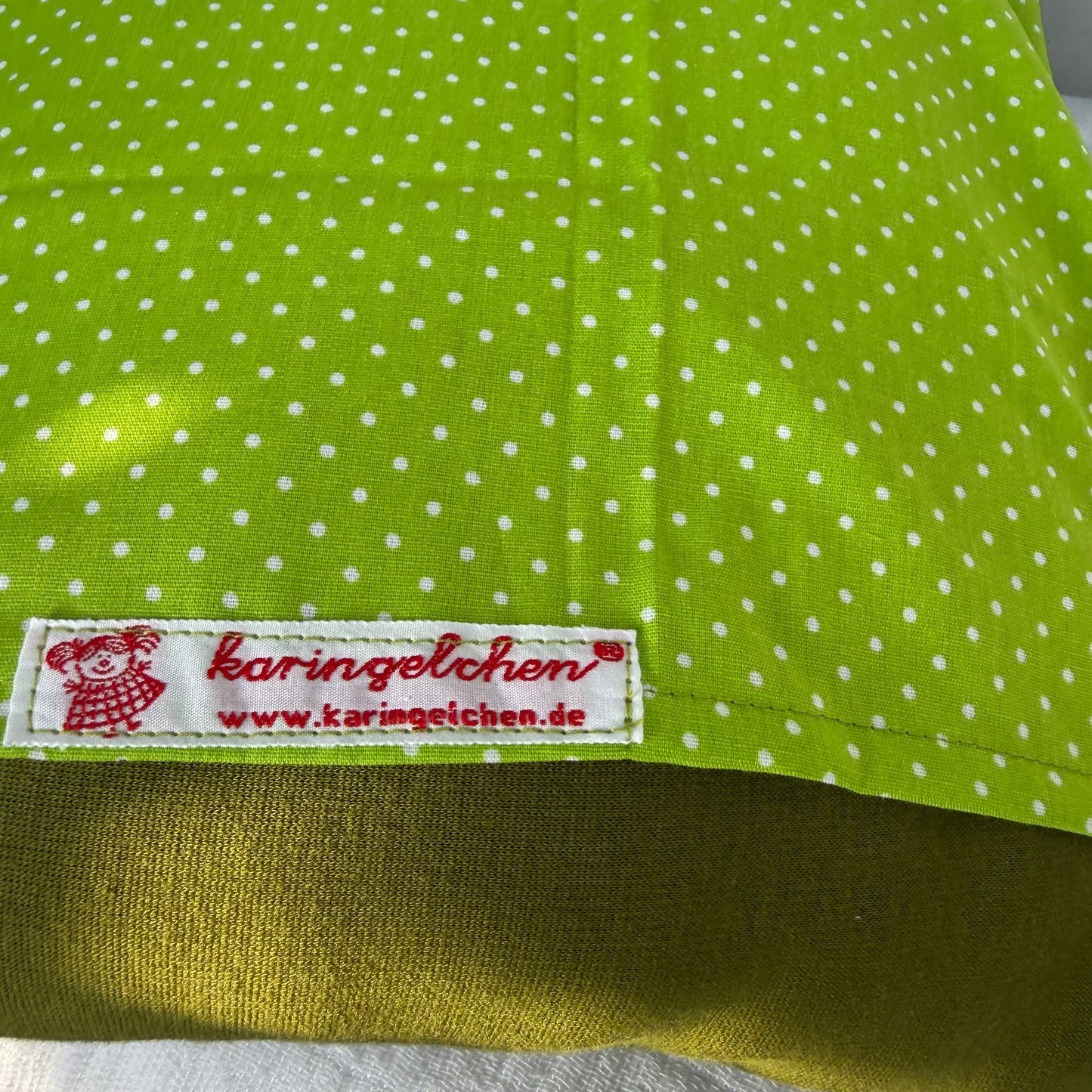 Reisekissen Fußball | KINDERKISSEN 30x30 für Auto & Urlaub | Handgefertigtes Fußballkissen