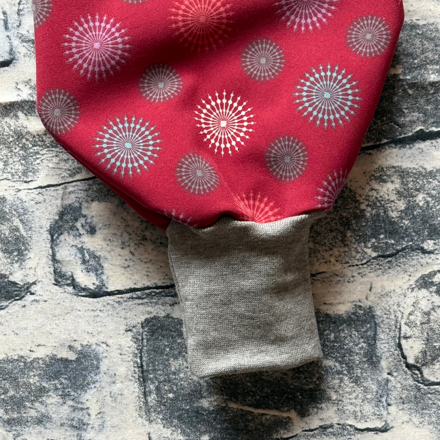 Kinder Softshellhose bordeaux mit Blumen – wasserdicht & atmungsaktiv