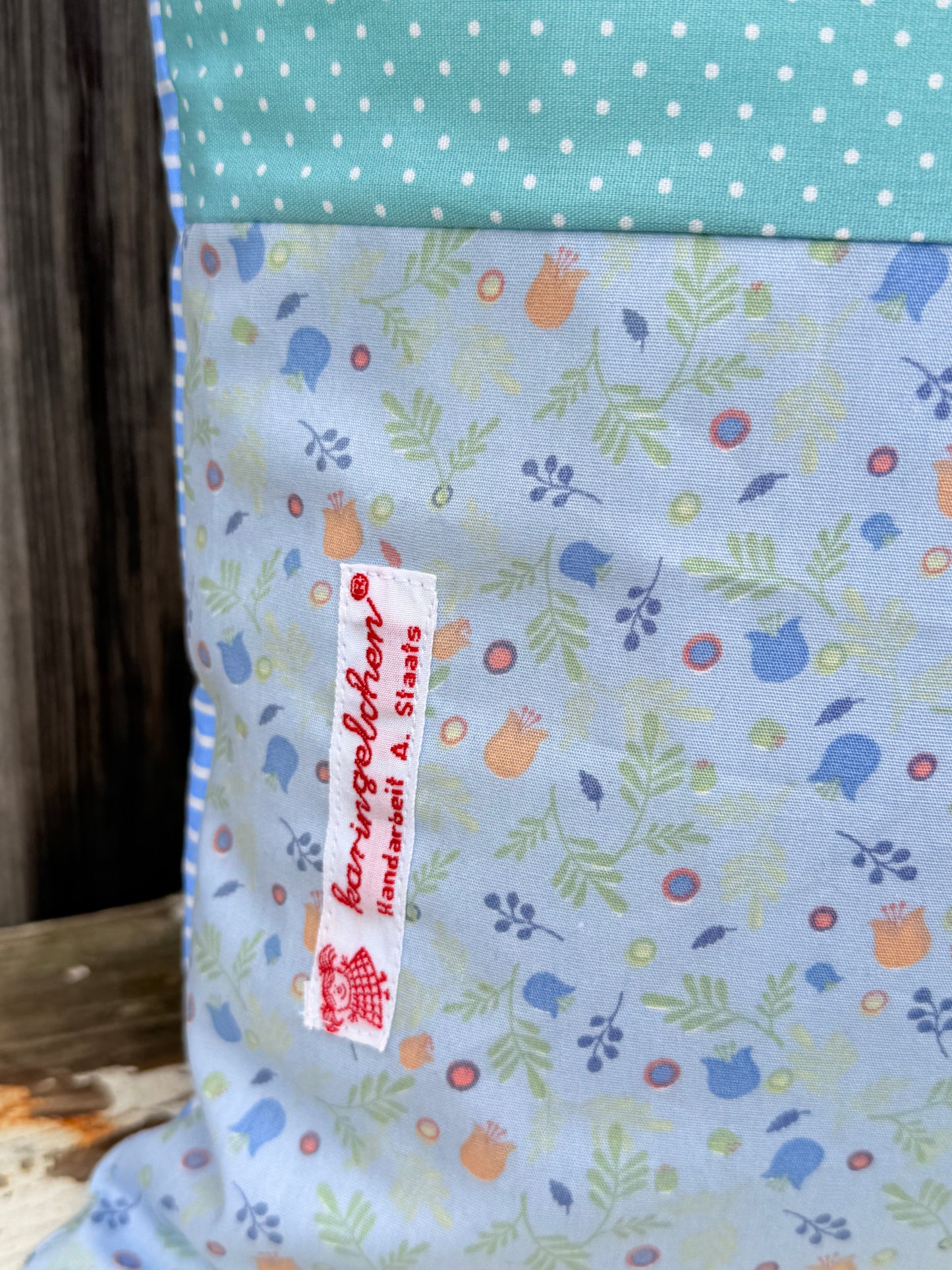 Kissen personalisiert mit Namen Biene | Handgemachtes Kinderkissen | Geschenk zum 1. Geburtstag