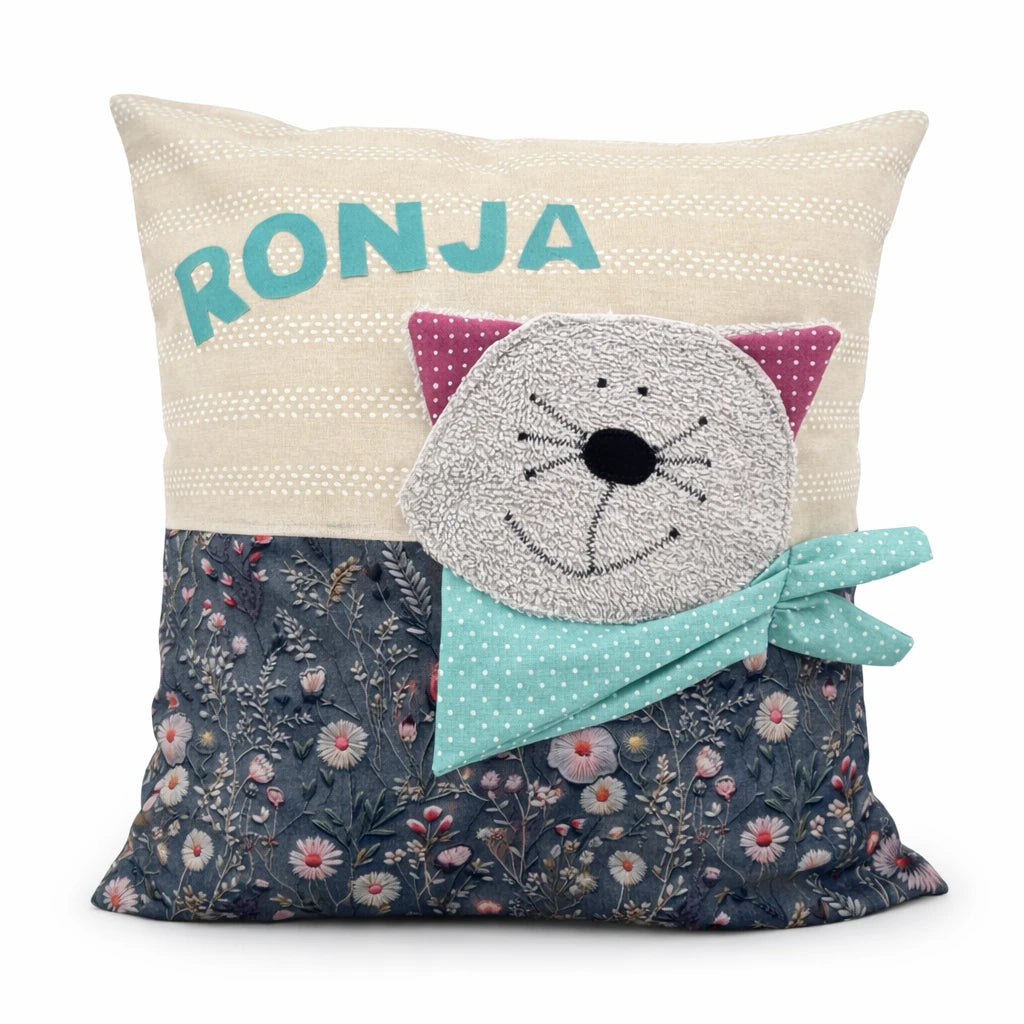Kinderkissen Katze personalisiert beige und dunkelgrau geblümt mit applizierter Katze