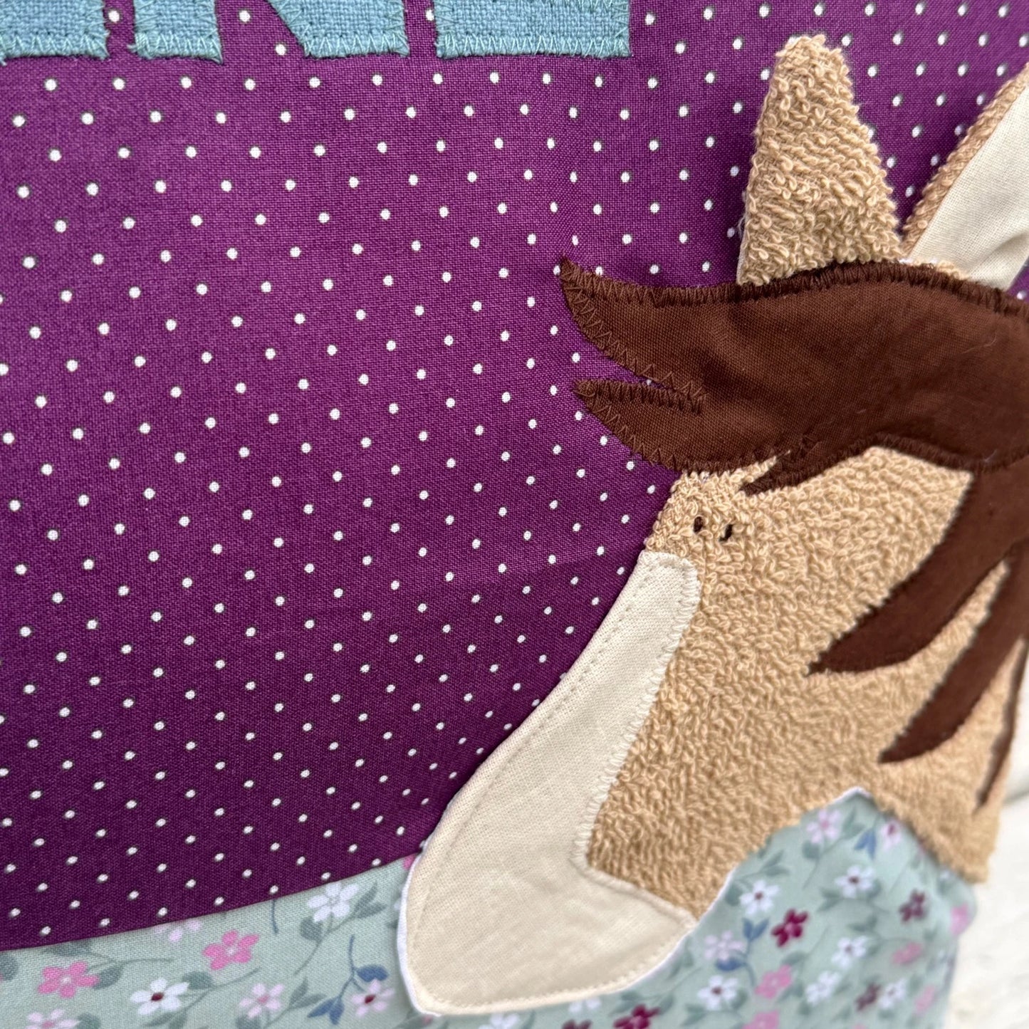 Kissen Pferd – Personalisiertes Kinderkissen mit Namen & Blumenmuster