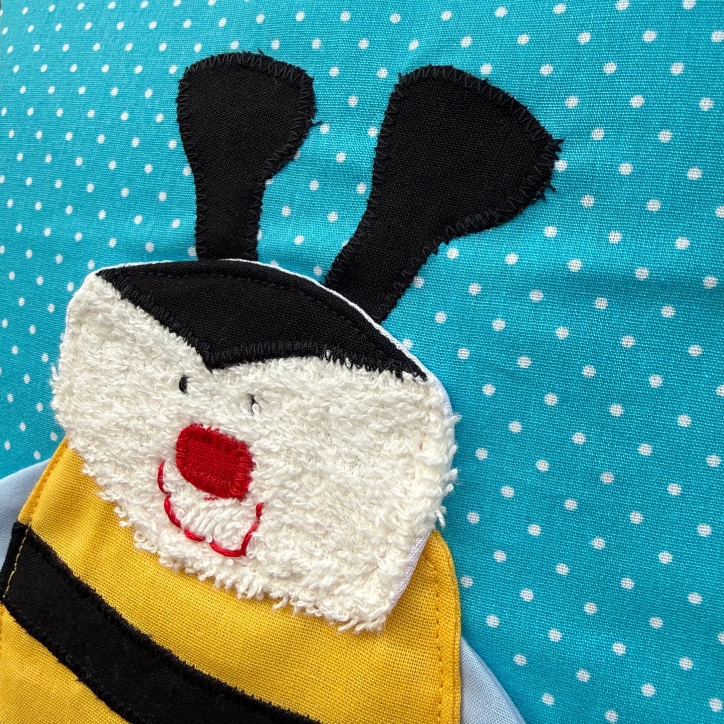 Kissen Biene personalisiert - handmade Kinderkissen mit Namen