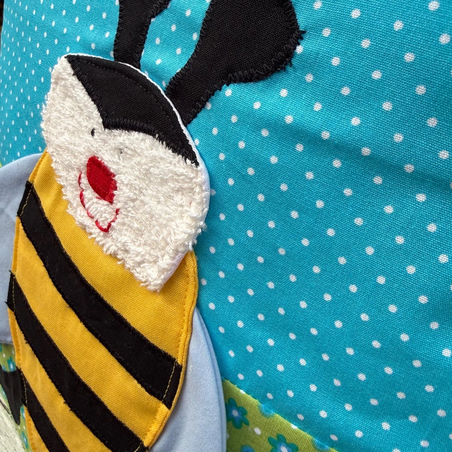 Kissen Biene personalisiert - handmade Kinderkissen mit Namen