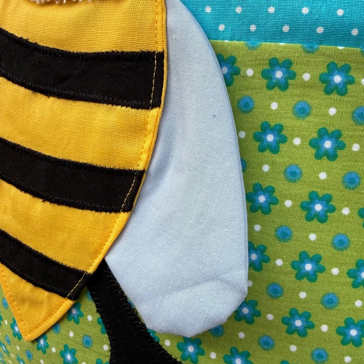 Kissen Biene personalisiert - handmade Kinderkissen mit Namen