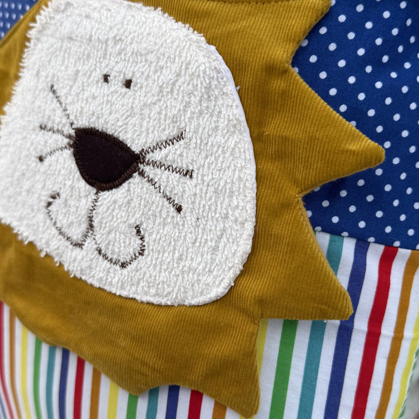 Personalisiertes Kinderkissen Geschenkset Löwe Zirkus | Namenskissen und Wetbag zur Geburt