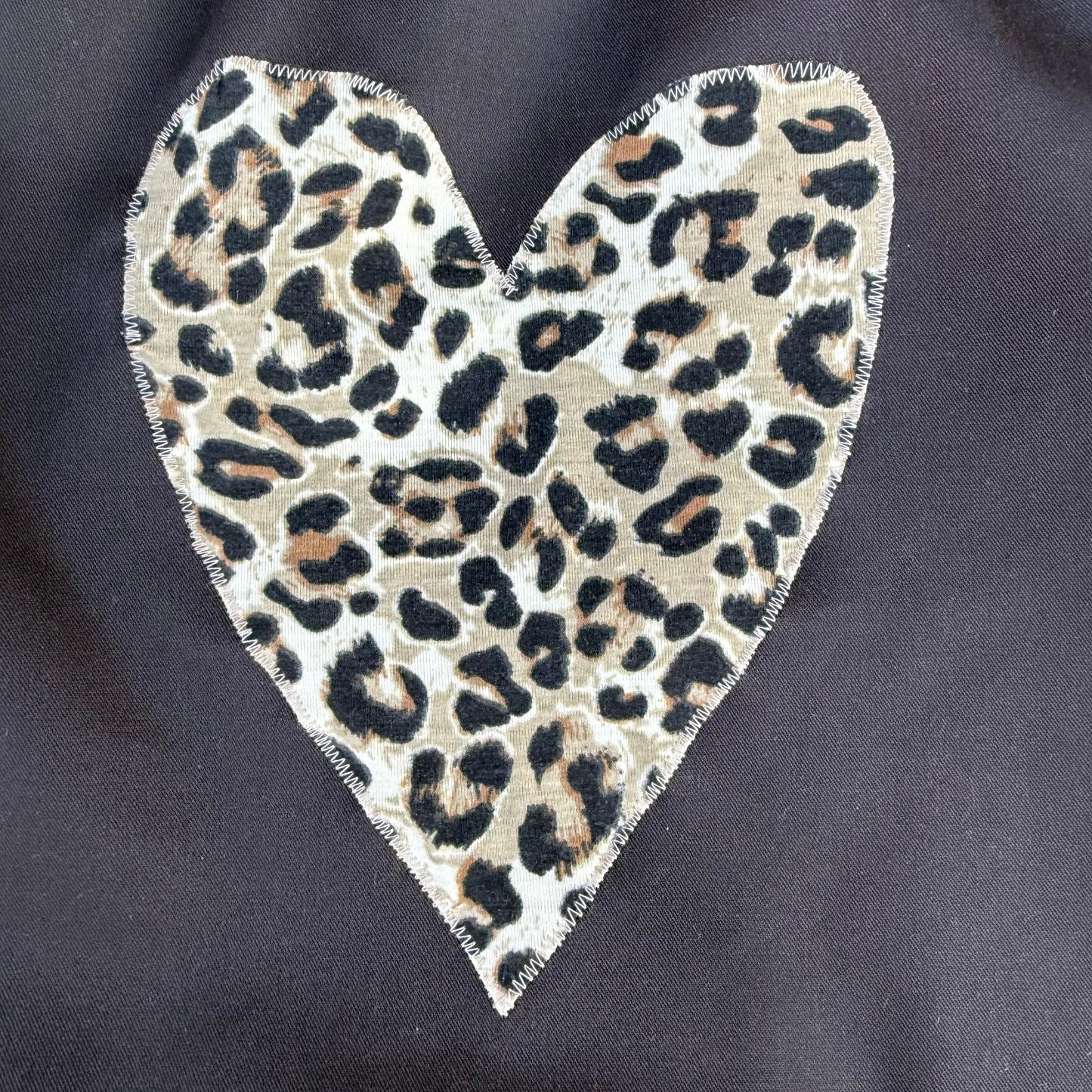 Wetbag mit Leoparden Herz – nachhaltiger Wäschebeutel, Geschenk für Frauen & Mamas