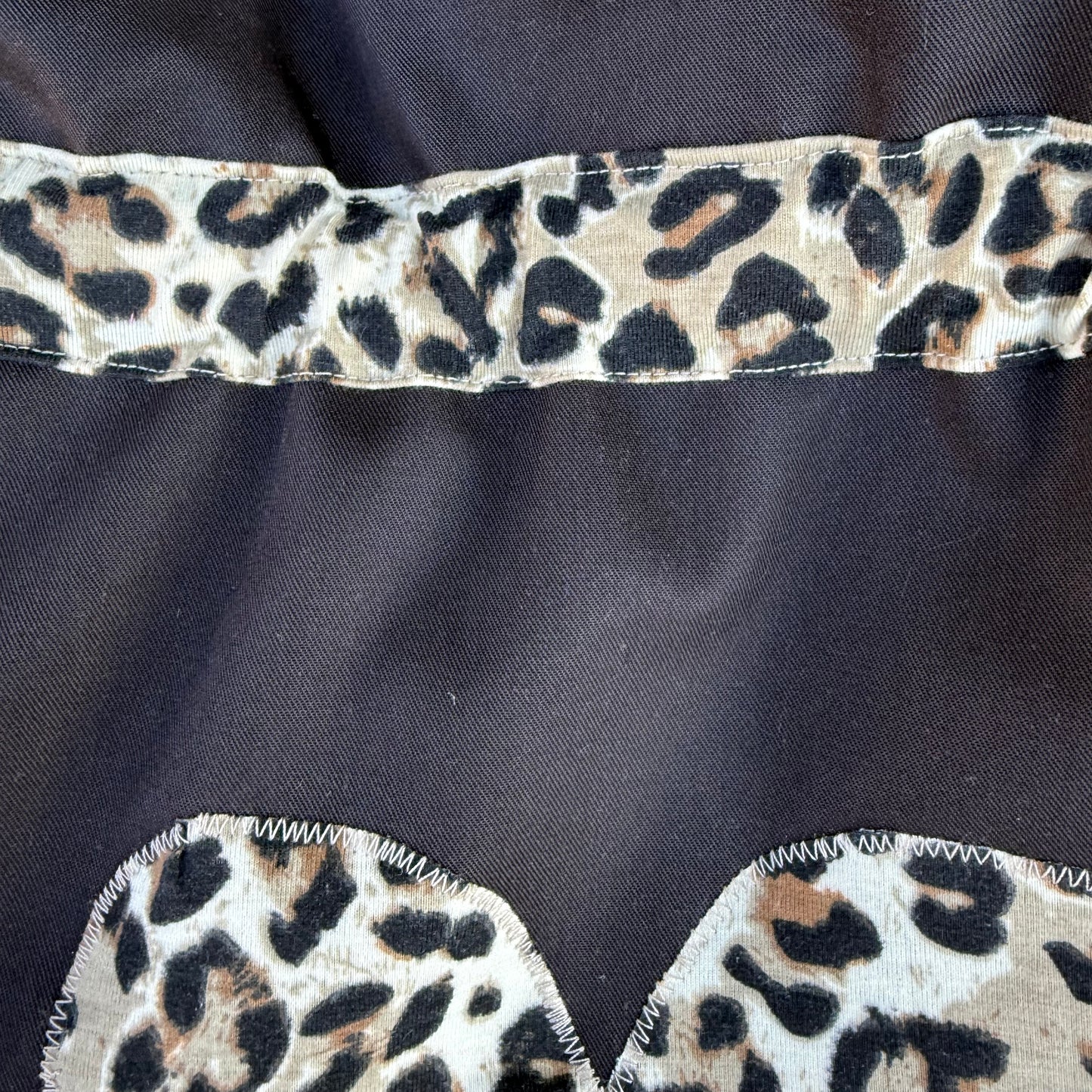 Wetbag mit Leoparden Herz – nachhaltiger Wäschebeutel, Geschenk für Frauen & Mamas