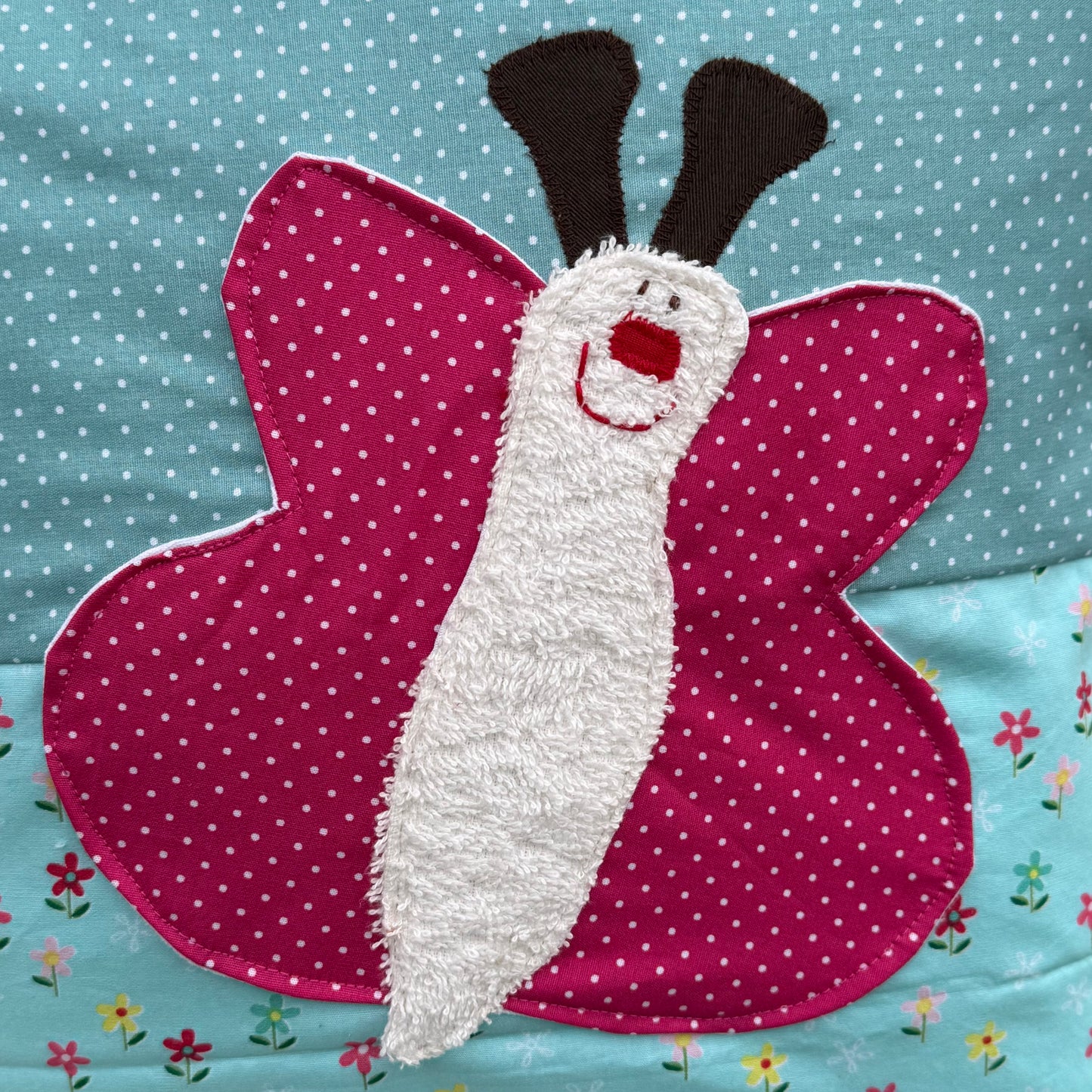 Kuschelkissen Schmetterling mit Namen – personalisiertes Babygeschenk zur Geburt | Dekokissen Kinderzimmer