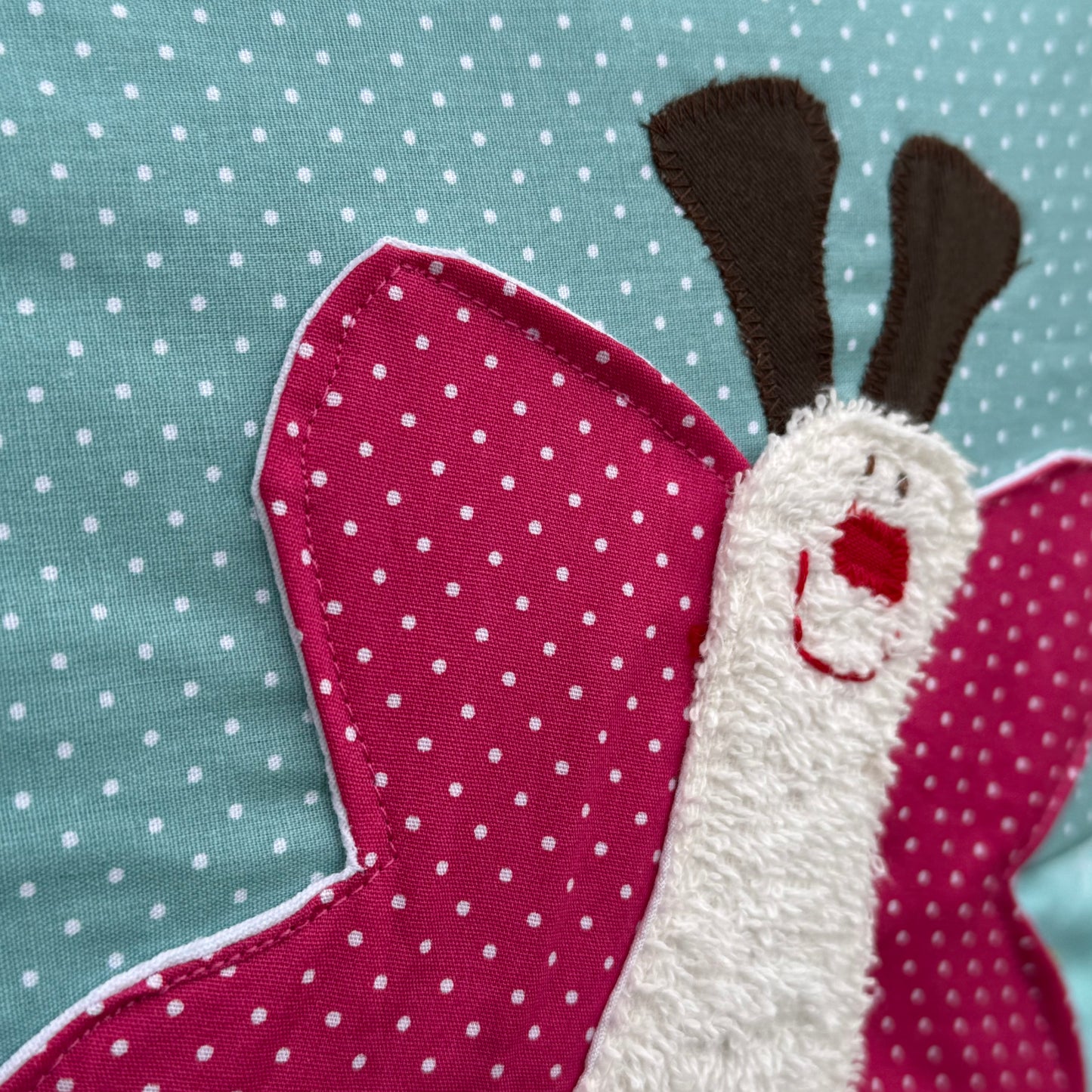 Kuschelkissen Schmetterling mit Namen – personalisiertes Babygeschenk zur Geburt | Dekokissen Kinderzimmer