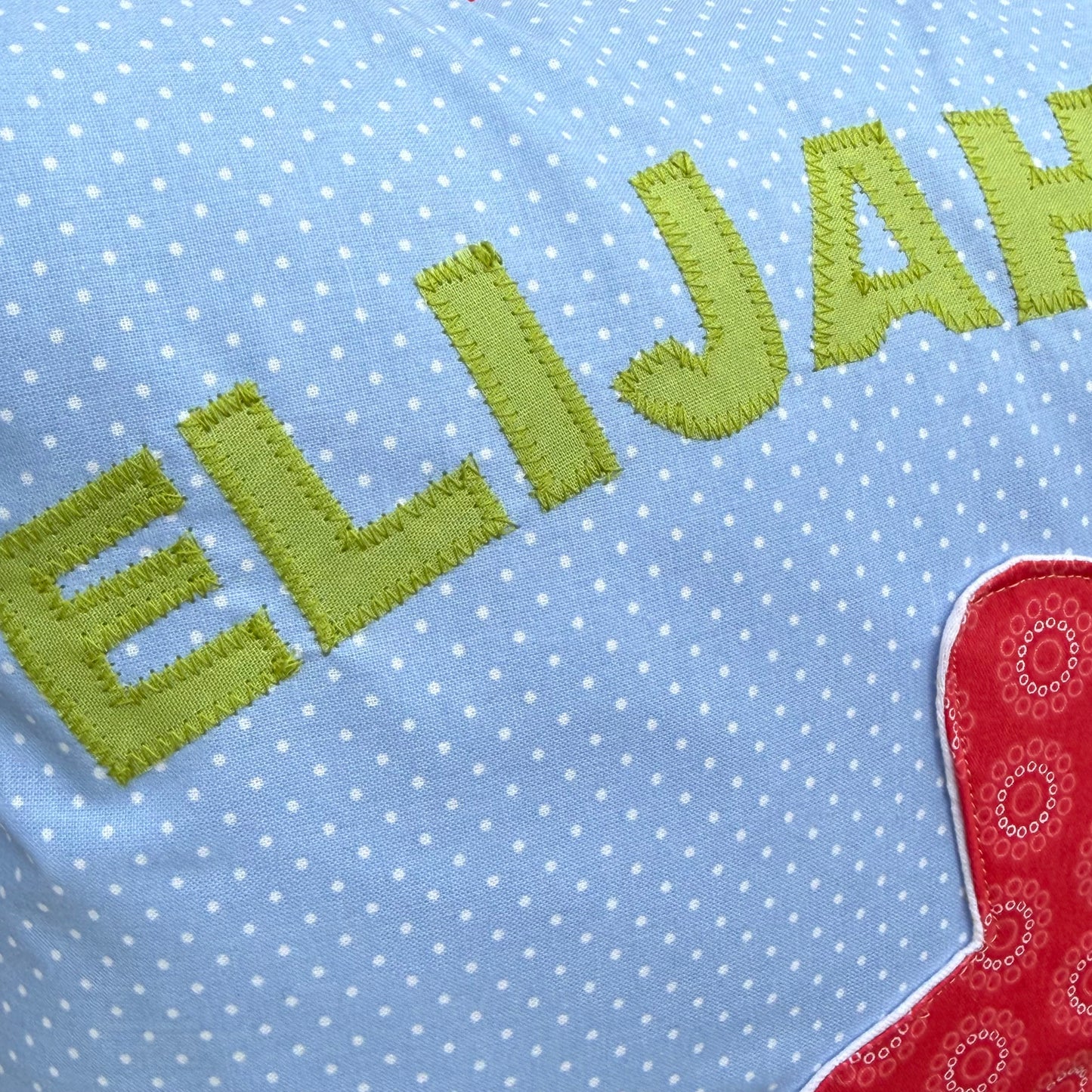 Kissen personalisiert mit Namen -Handgemachtes Babygeschenk zur Geburt mit Schmetterling