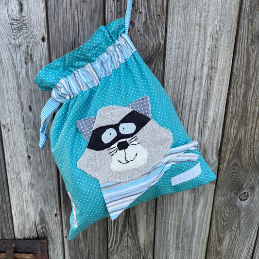 Wetbag „Waschbär“ – handgemacht, wasserabweisend, ideal für Kita, Sport & Reisen