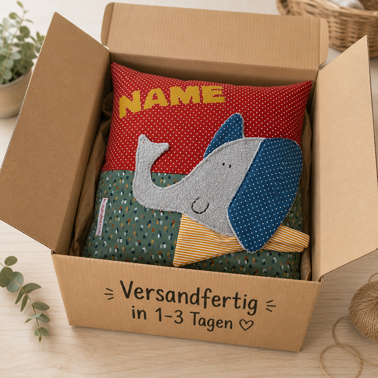 Personalisiertes Kinderkissen mit Elefant und Namen, Rost rot gepunkteter Baumwollstoff und Salbei getupften Baumwollstoff mit 3D-Frottee-Applikation in Blau und Grau, handgemacht.
Versandfertig 1-3 Tage